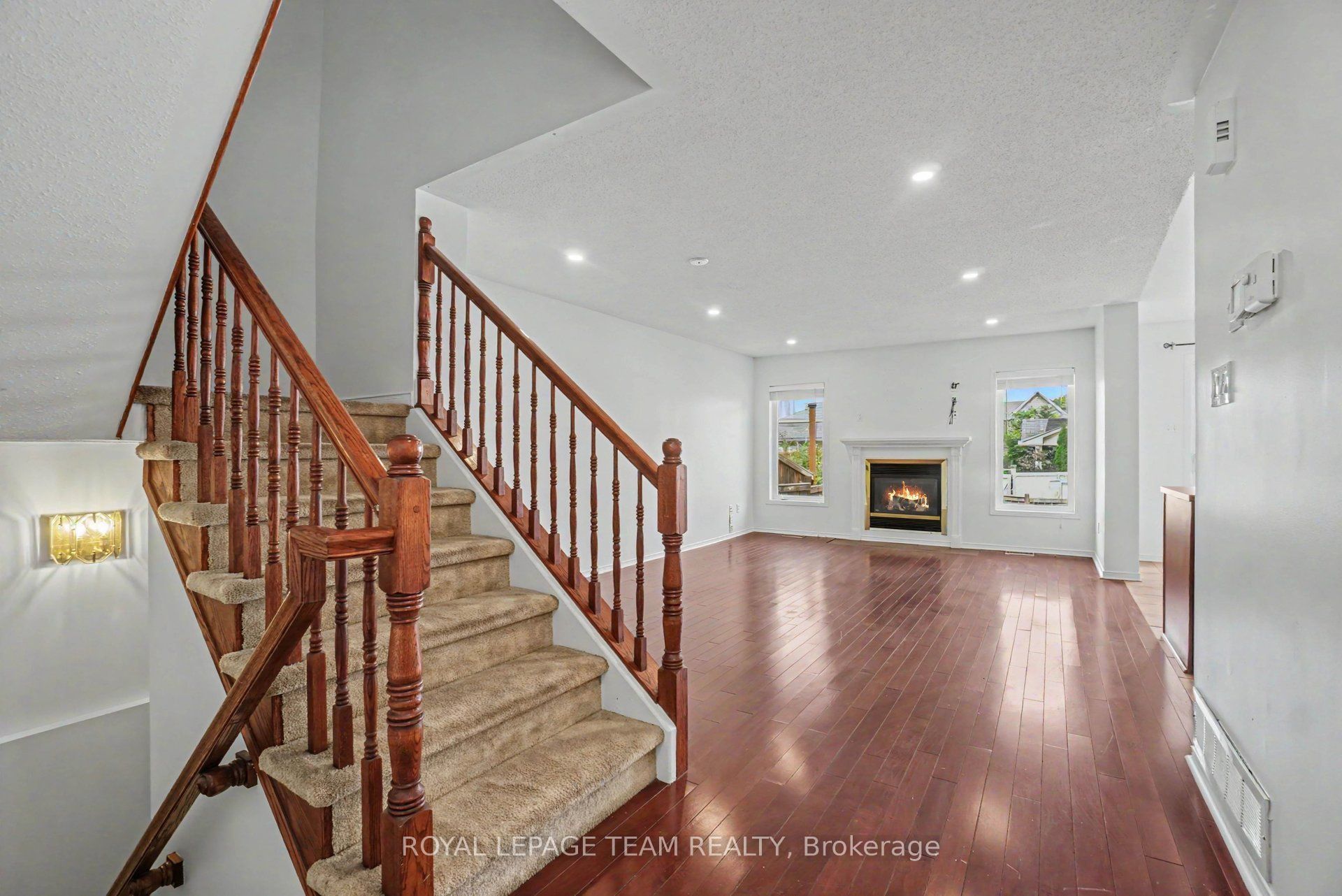 13 Stoneleigh Street, Barrhaven, ON K2G 7A2 photo 3