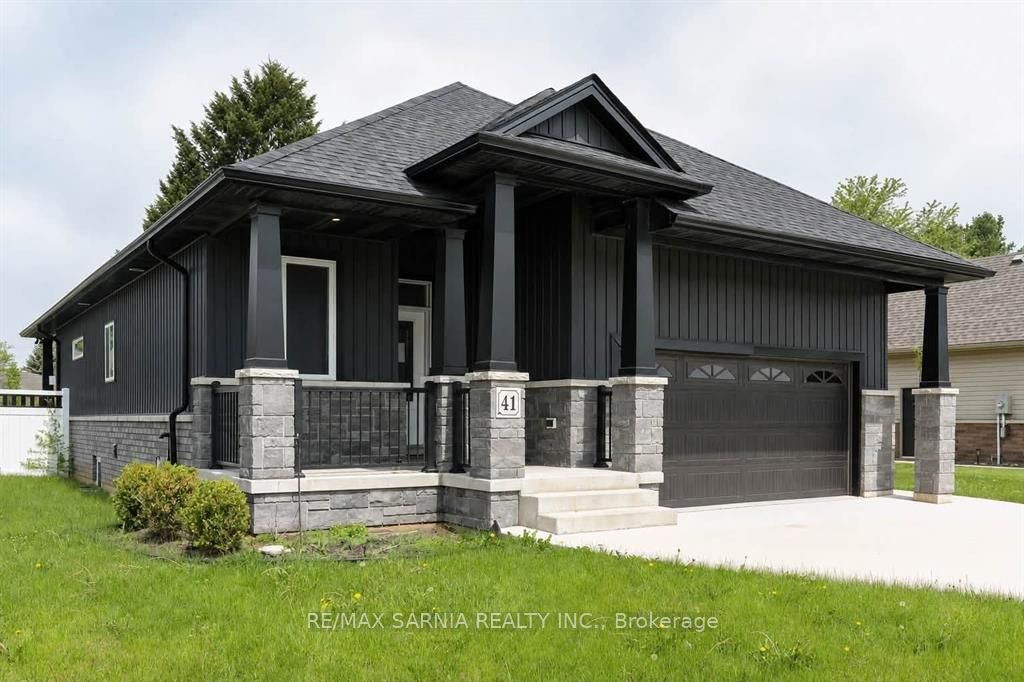 41 Sleepy Meadow Drive W, Chatham-Kent, ON N0P 1A0