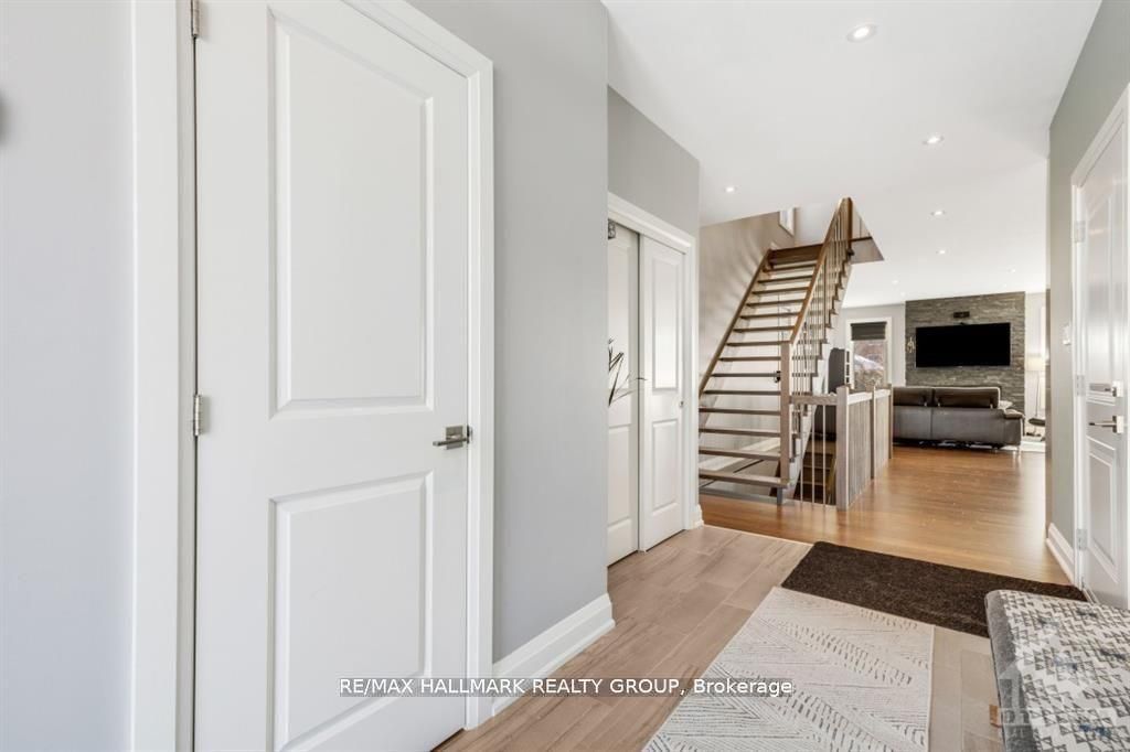 250 Richardson Avenue, Woodroffe, ON K2B 5G6 photo 5