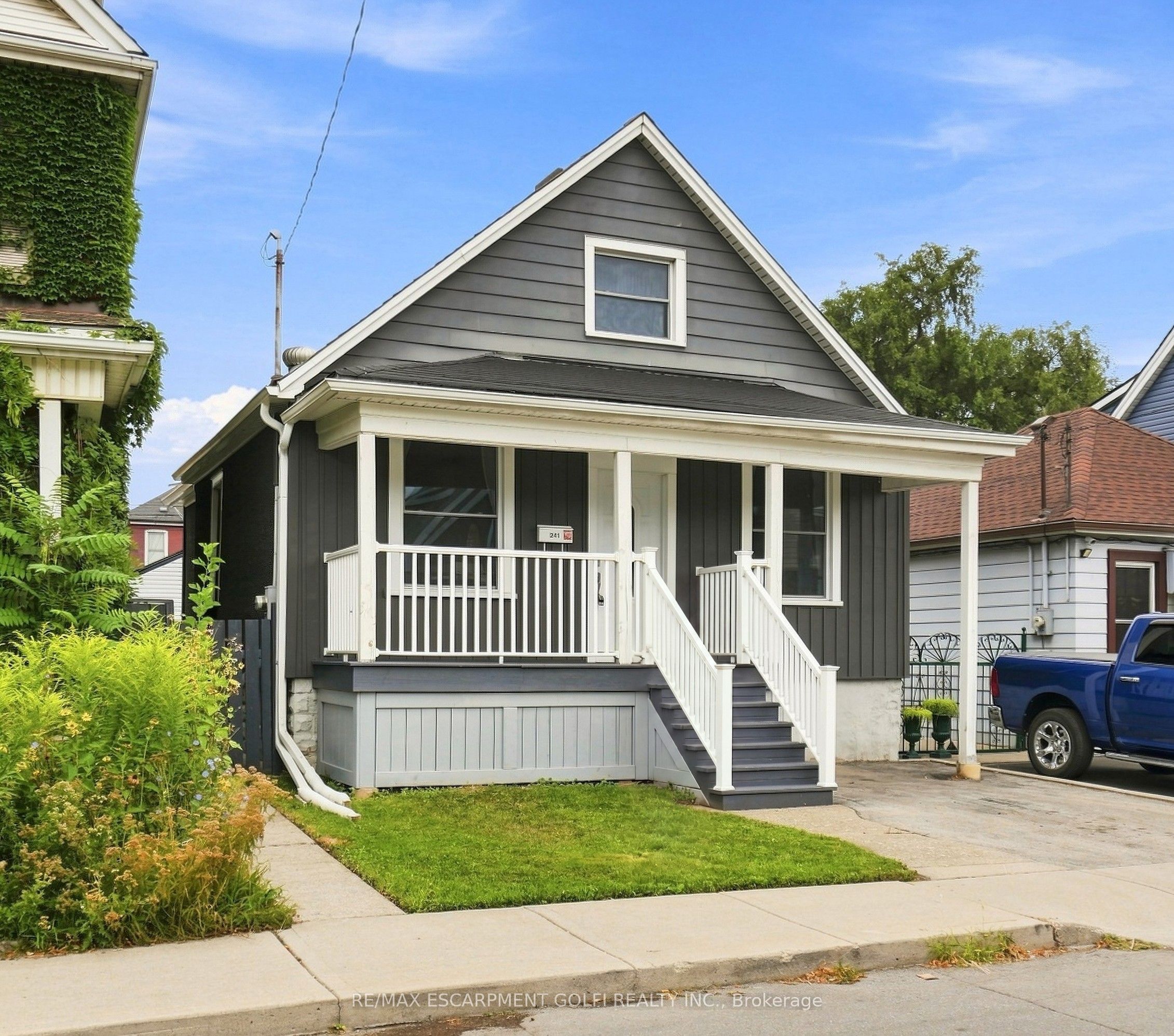241 Rosslyn Avenue N, Hamilton, ON L8L 7P9 photo 2