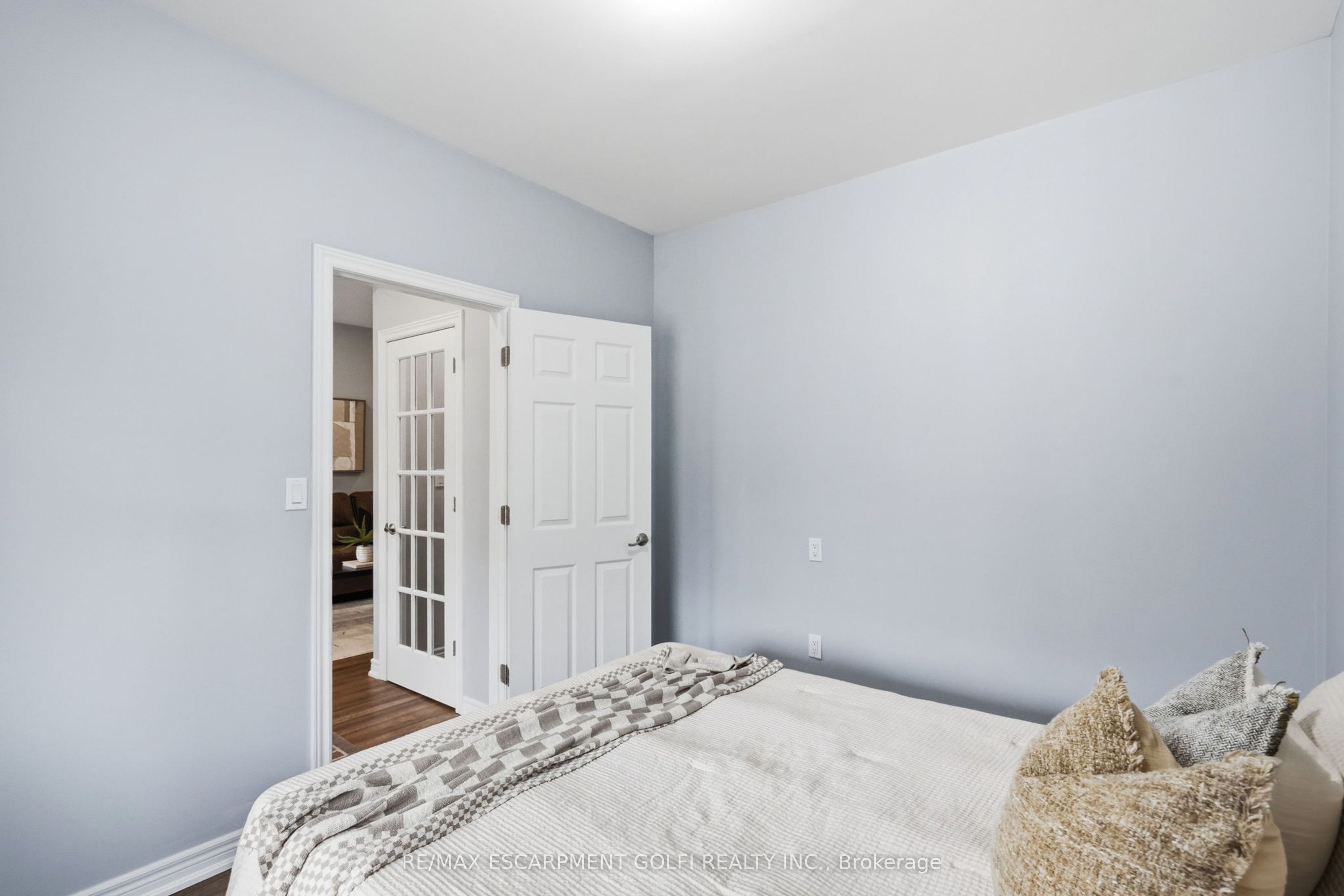 241 Rosslyn Avenue N, Hamilton, ON L8L 7P9 photo 5