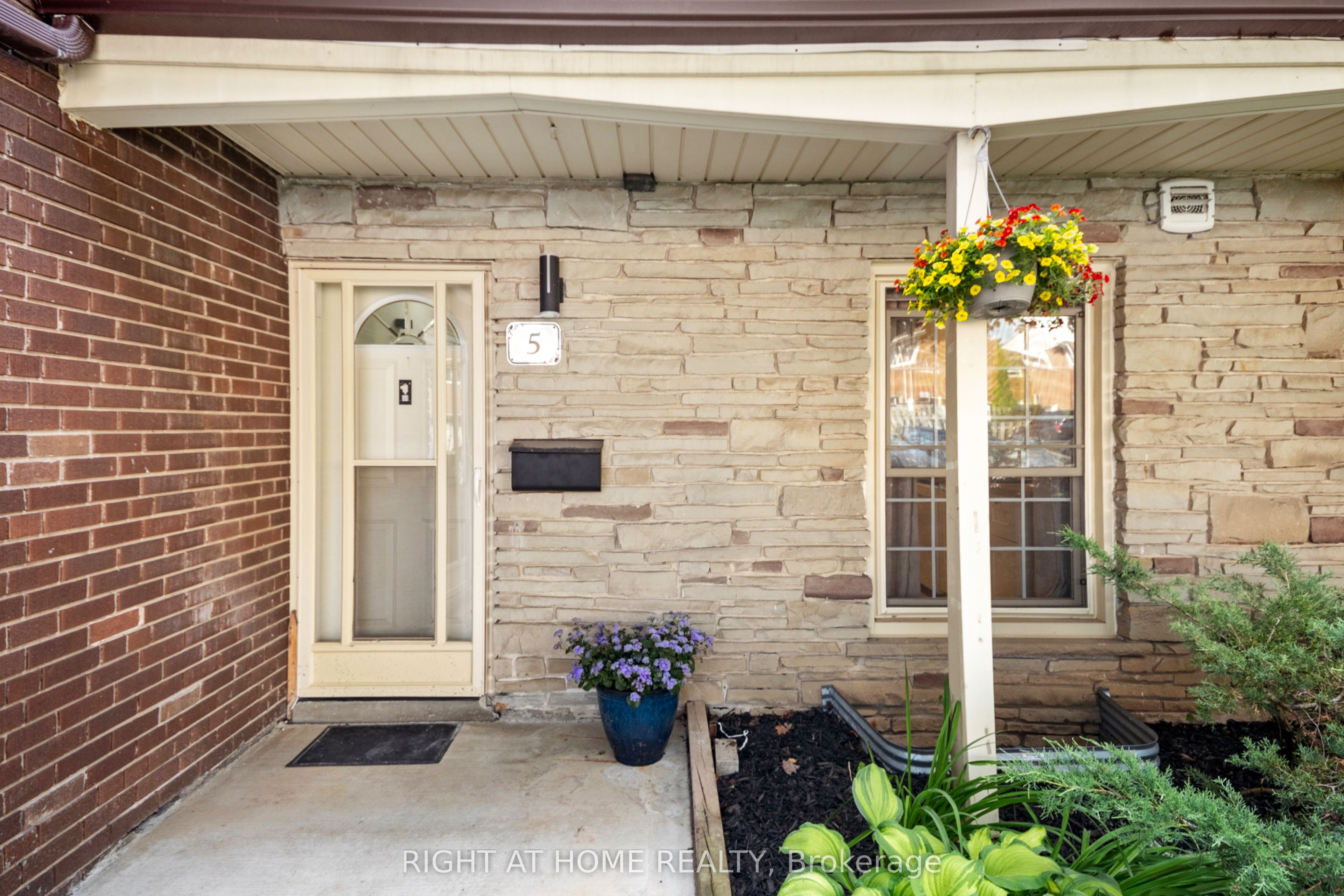 5 Arbour Glen Crescent, London East, ON N5Y 1Z9 photo 2