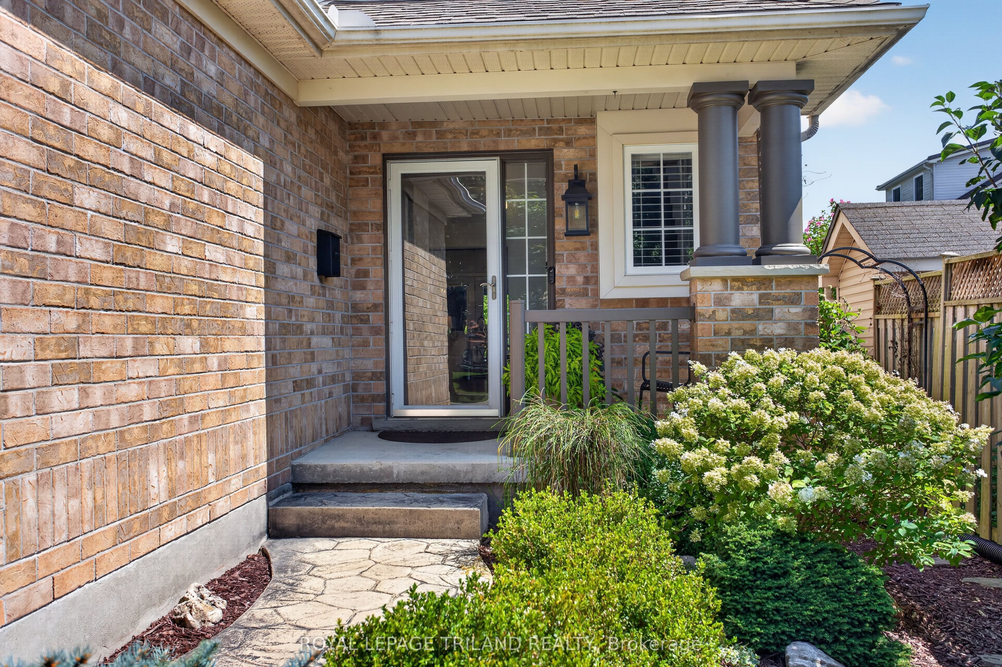98 Rossmore Court, London South, ON N6C 6B8 photo 4