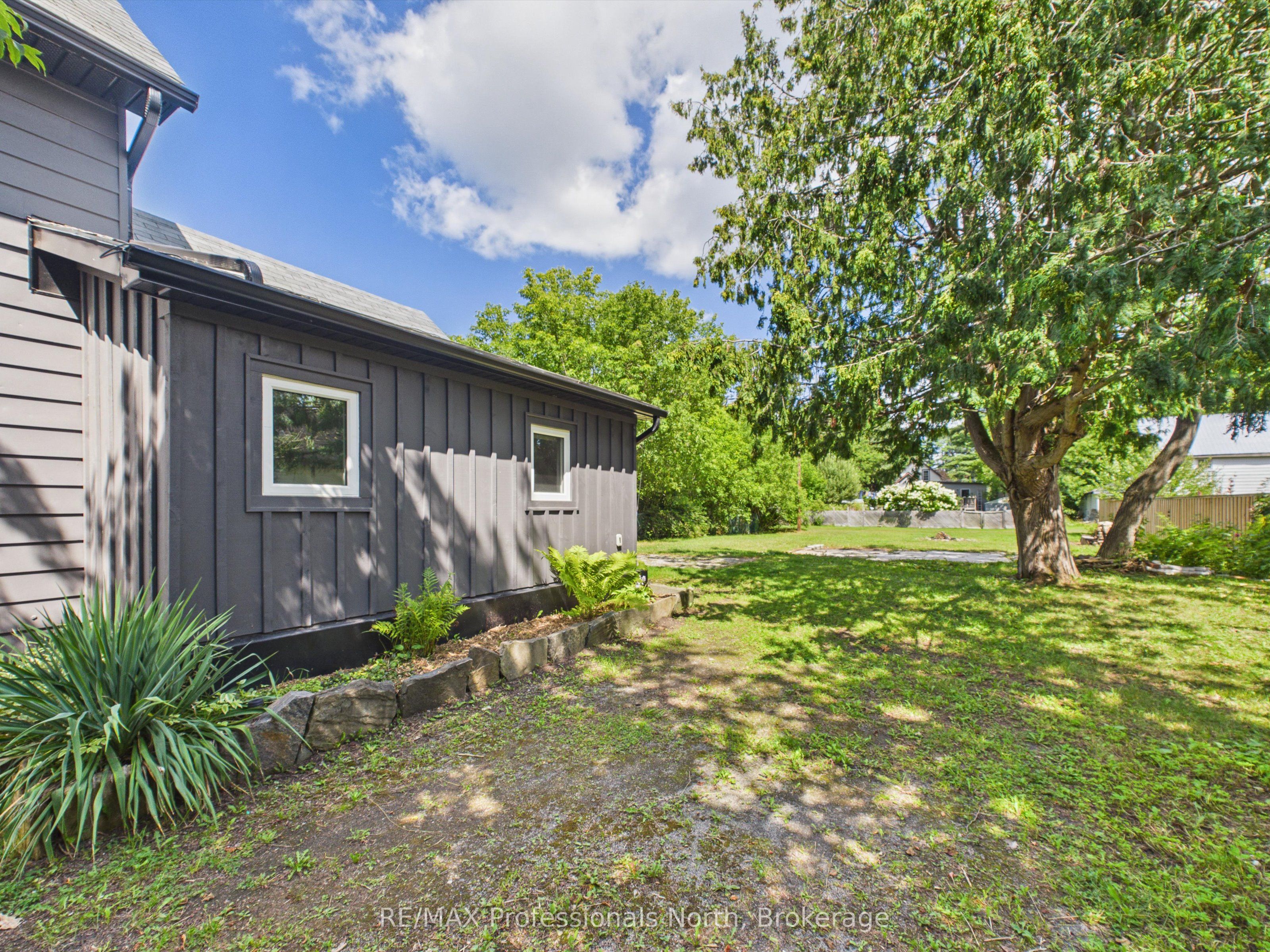 3 Spadina Avenue, Bracebridge, ON P1L 1C7 photo 4