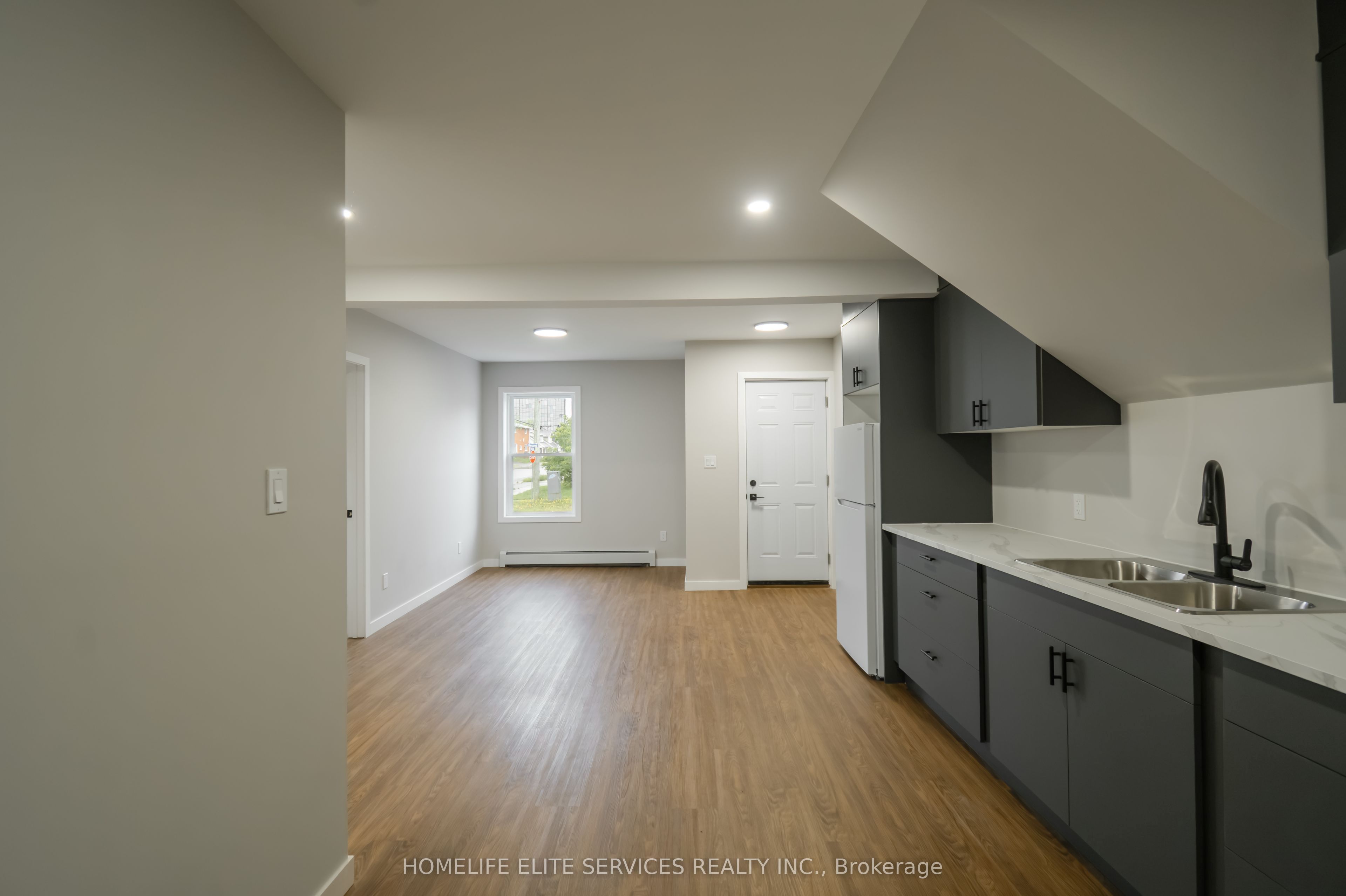 196 E Second Avenue E, North Bay, ON P1B 1L2 photo 5