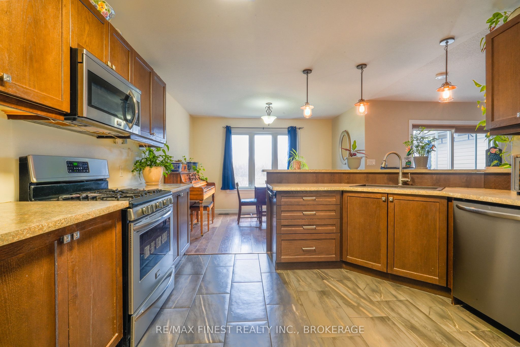 23 Creighton Drive, Loyalist, ON K0H 2H0 photo 4