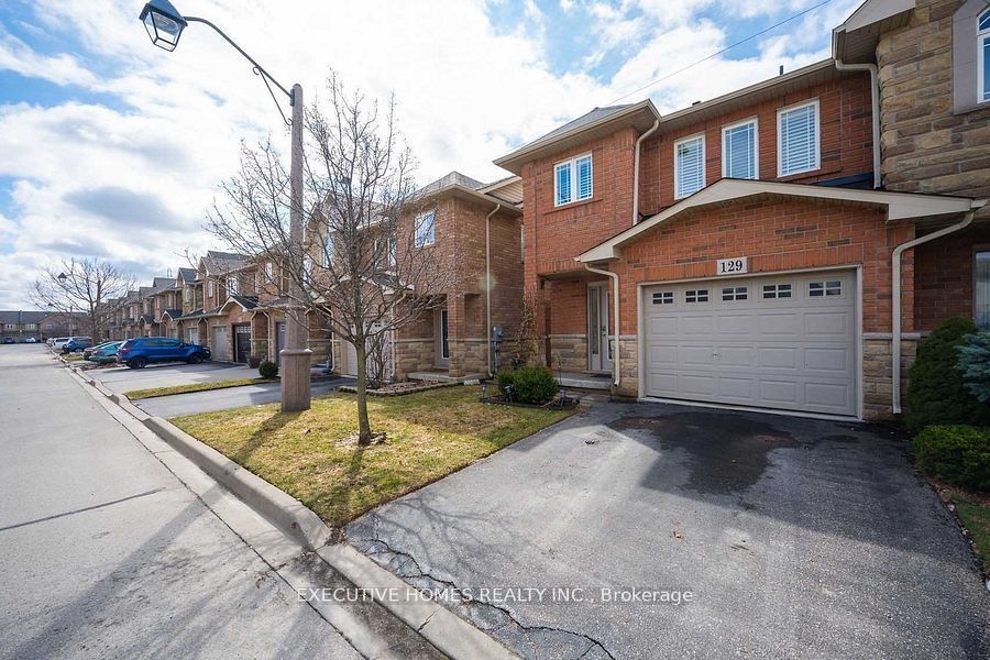 129 Periwinkle Drive, Hamilton, ON L0R 1P0 photo 2