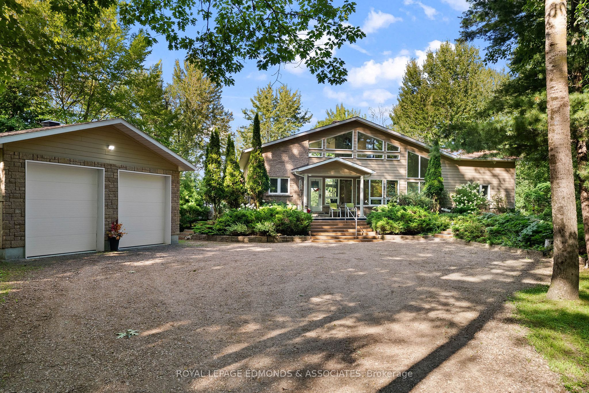 117 Blue Danube Way, Laurentian Valley, ON K8A 6W2