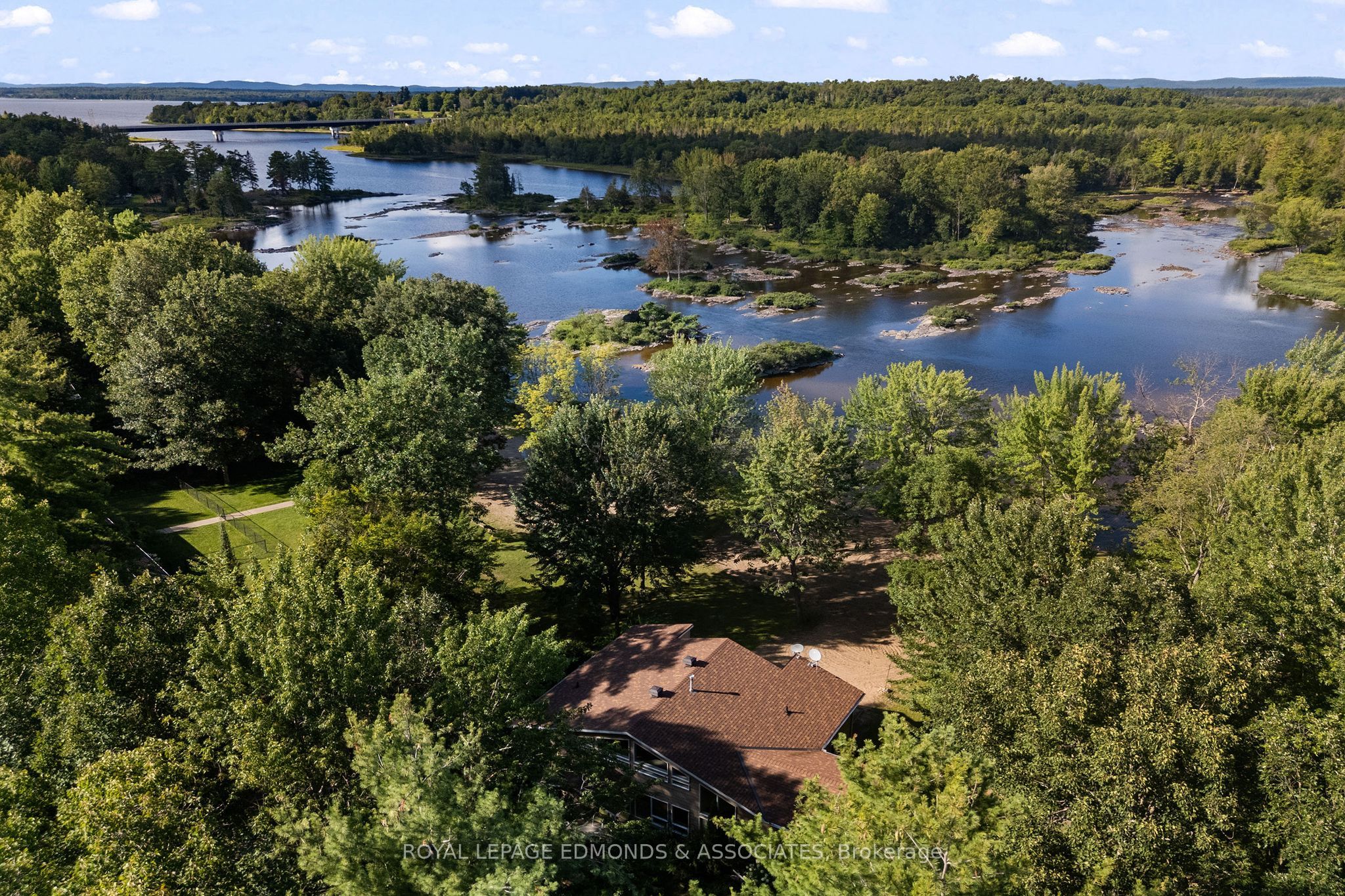 117 Blue Danube Way, Laurentian Valley, ON K8A 6W2 photo 2