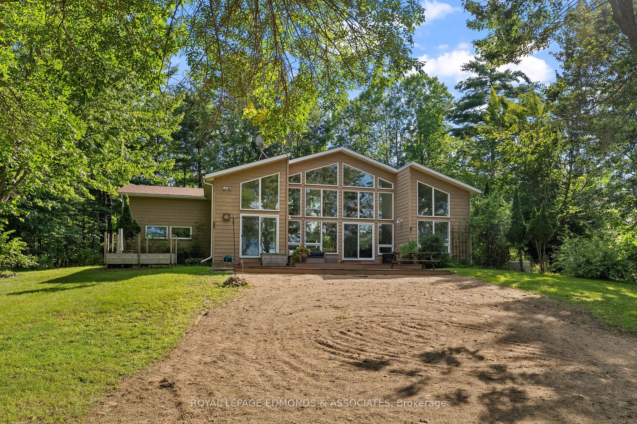 117 Blue Danube Way, Laurentian Valley, ON K8A 6W2 photo 3