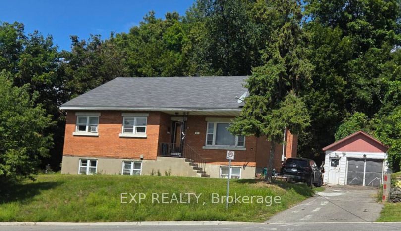 43 Lavergne Street, Vanier and Kingsview Park, ON K1L 5E9 photo 3