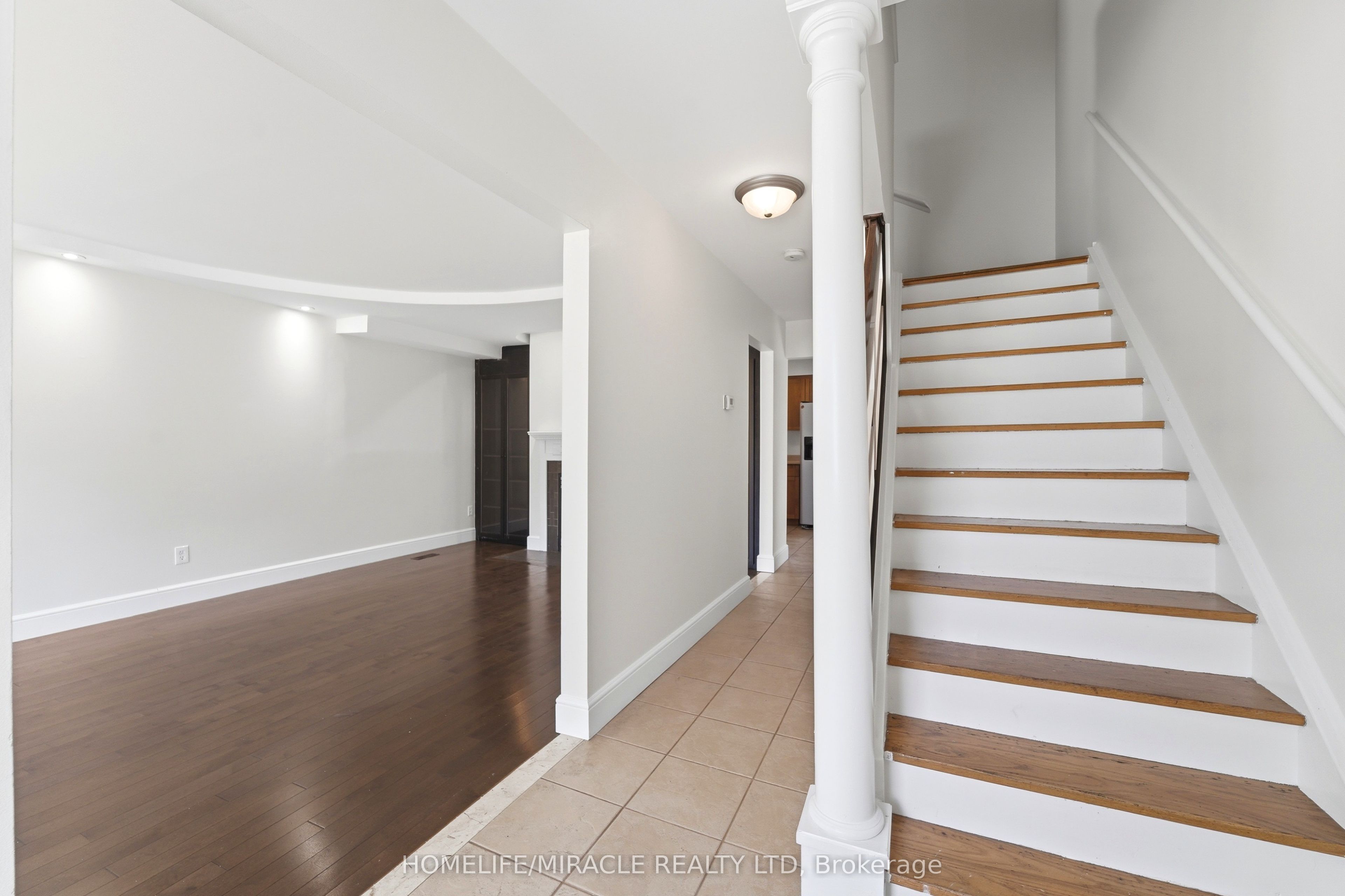 23 Heatherdale Place, Hamilton, ON L9C 6K7 photo 4