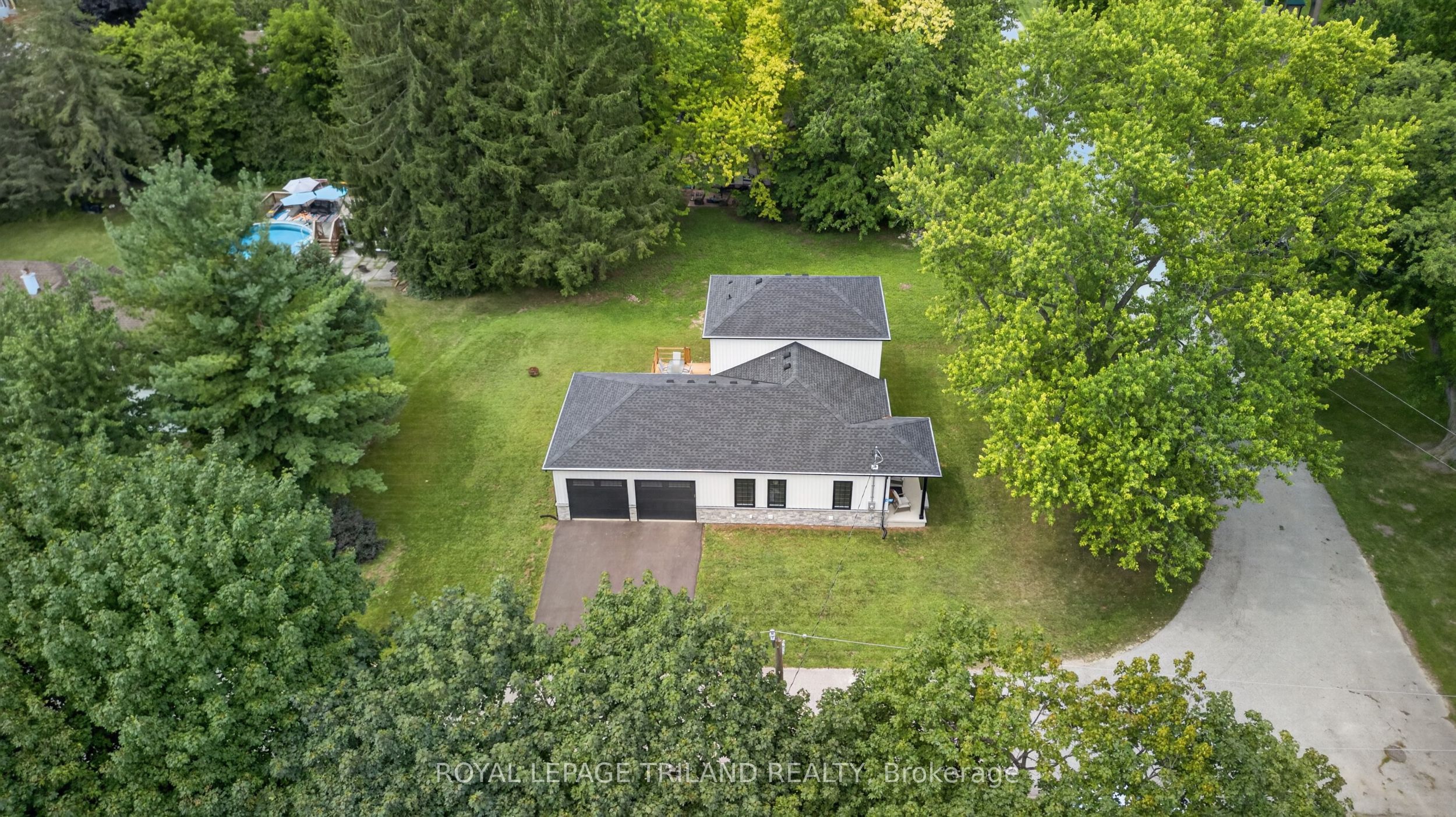 4397 Mill Crescent, North Middlesex, ON N0M 1A0 photo 2