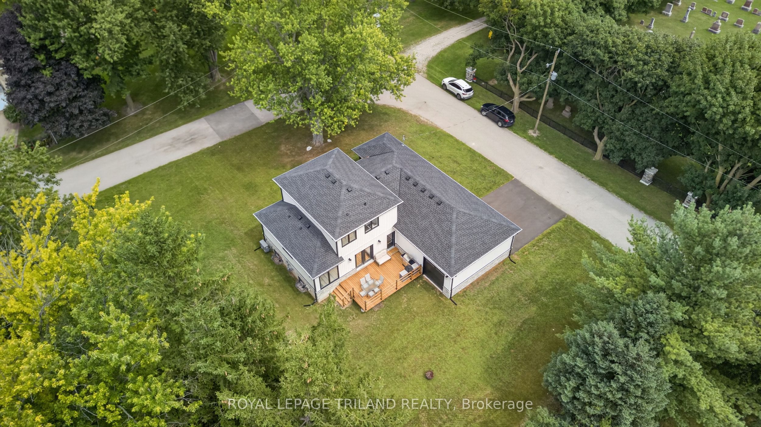 4397 Mill Crescent, North Middlesex, ON N0M 1A0 photo 3
