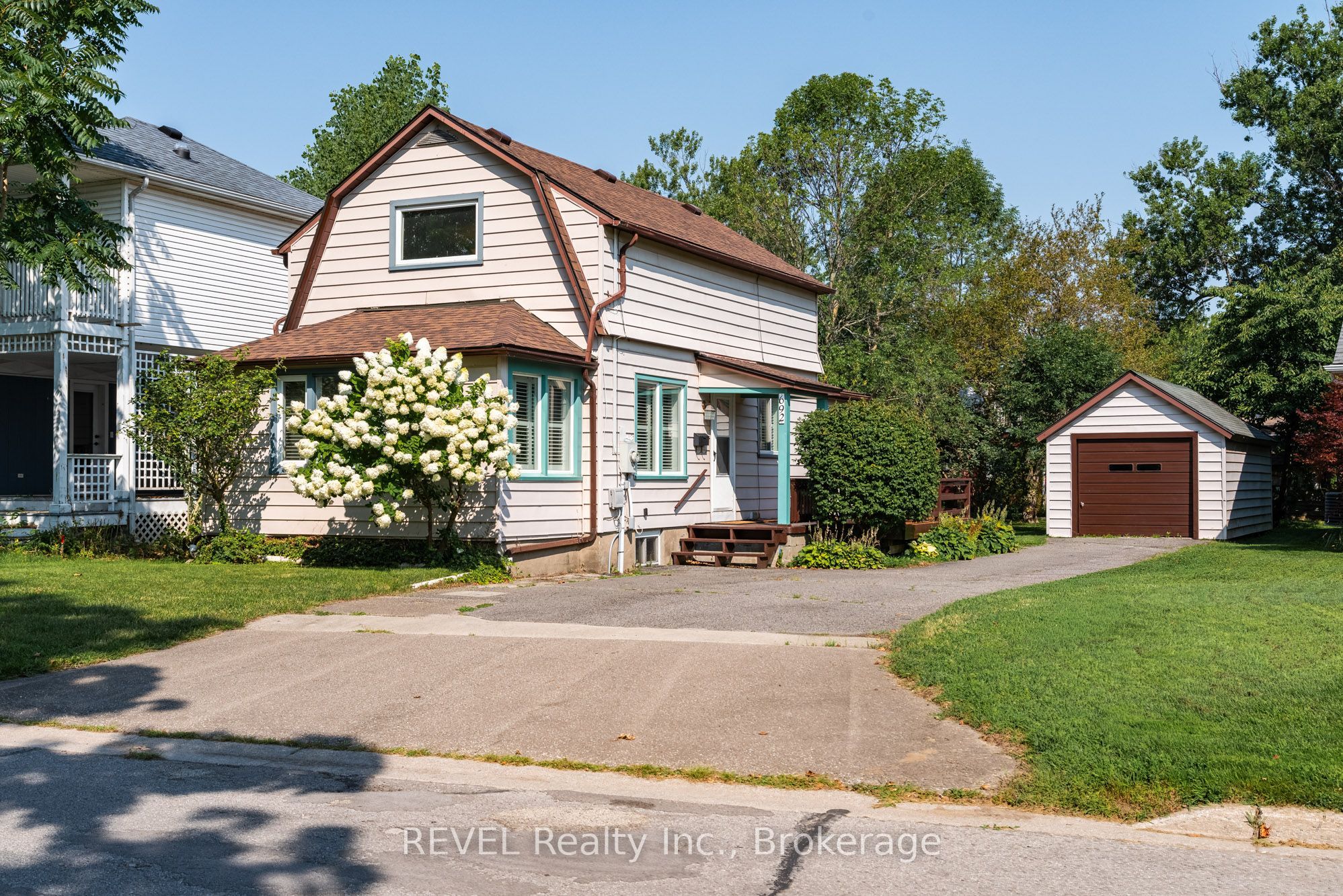 692 Lakeshore Road, Fort Erie, ON L2A 1C1