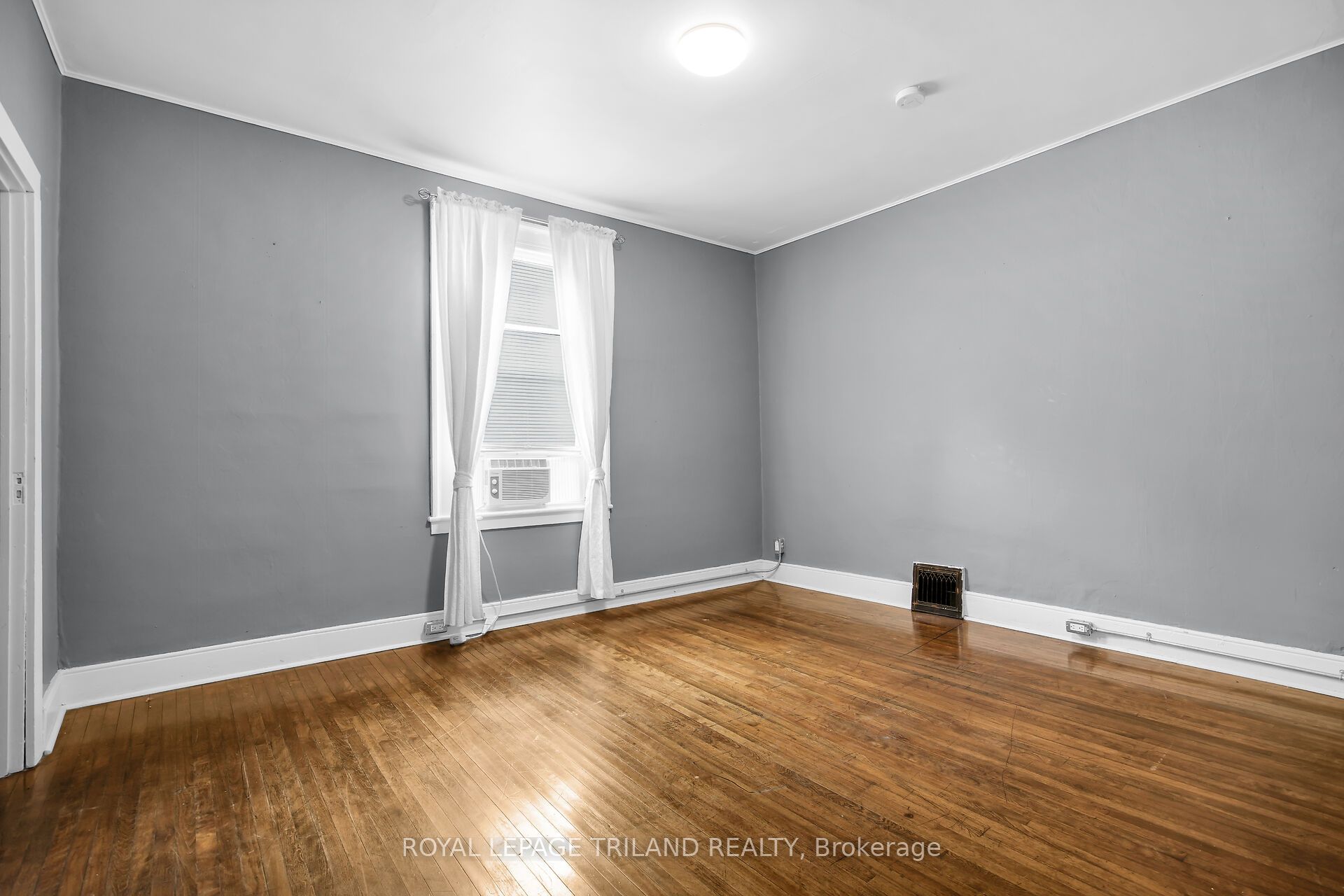 122 Centre Street 2, St. Thomas, ON N5R 2Z9 photo 4