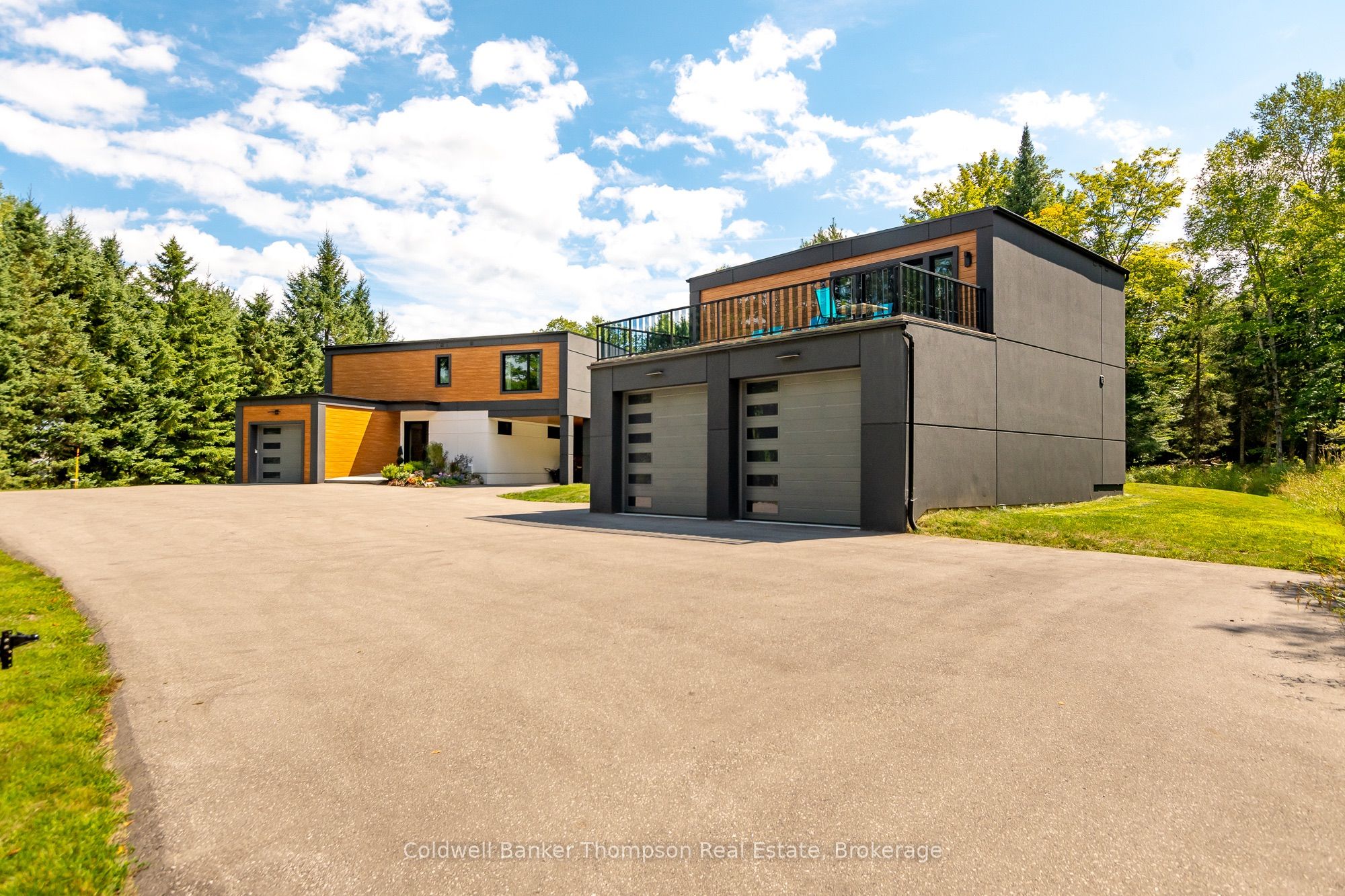 649 Skyhills Road, Huntsville, ON P1H 2N5