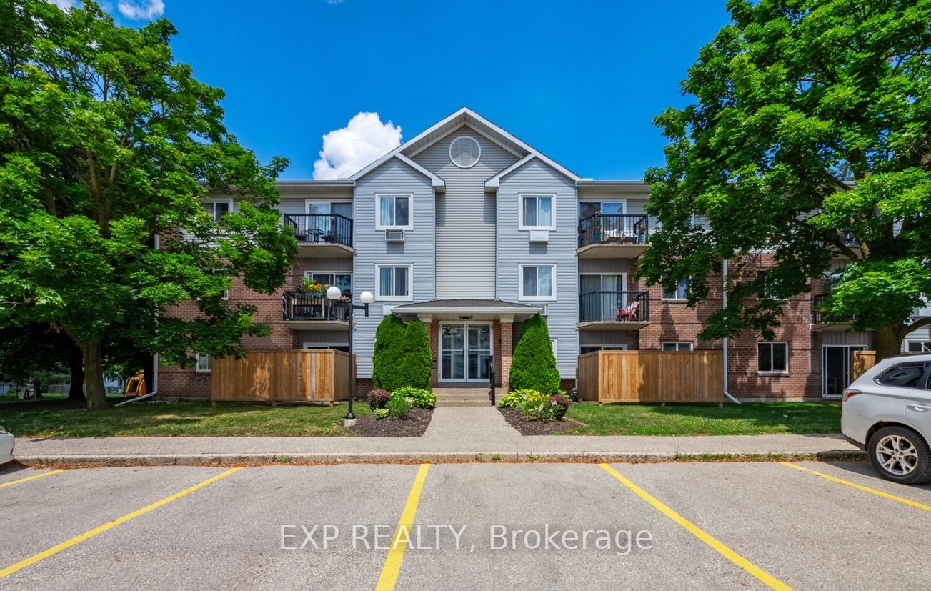 276 Eiwo Court 301, Waterloo, ON N2K 3M6 photo 3