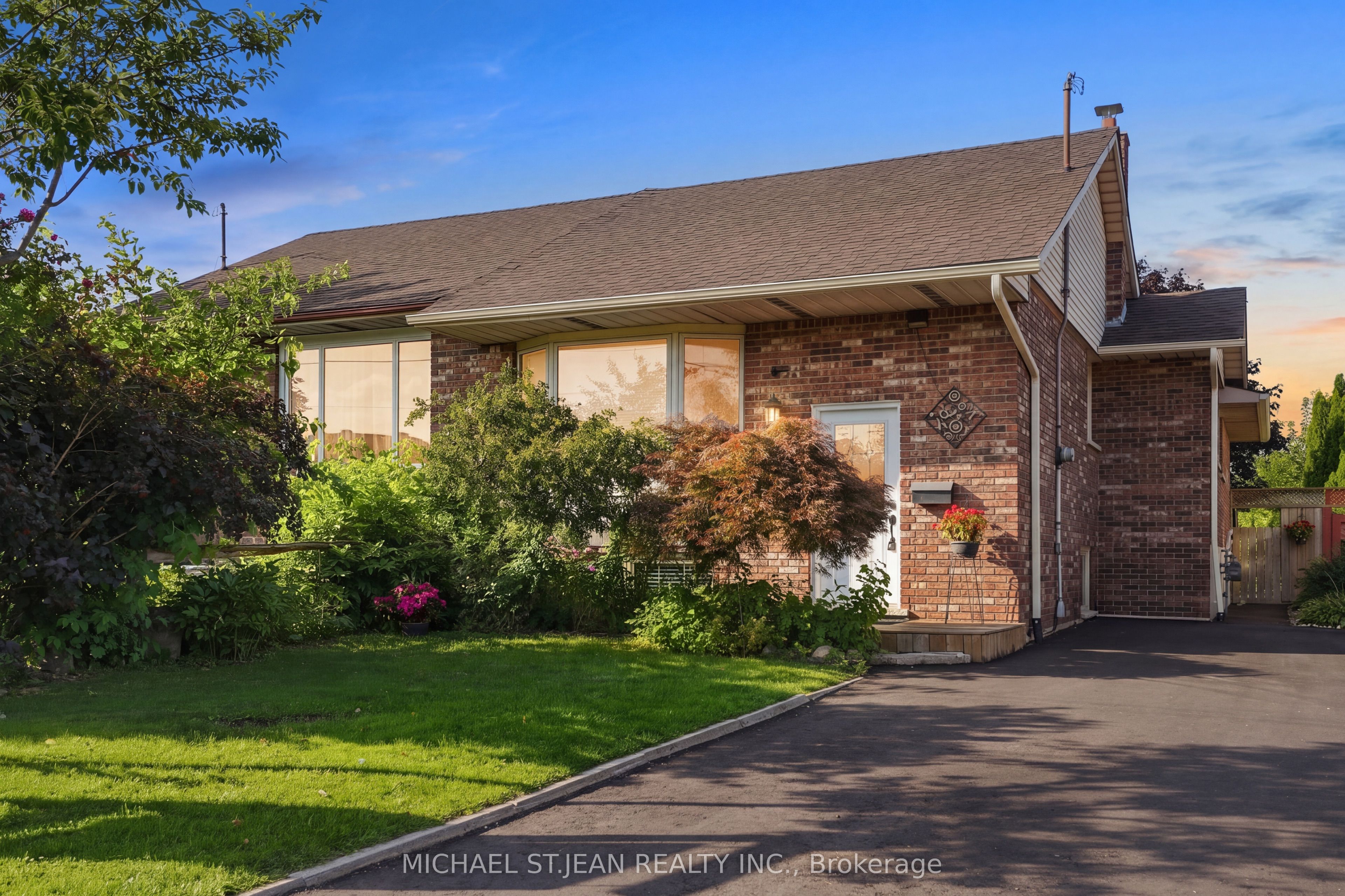 50 Adis Avenue, Hamilton, ON L9C 6V3