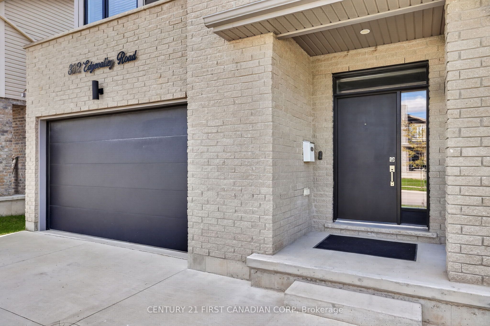 362 Edgevalley Road, London East, ON N5V 0C3 photo 2