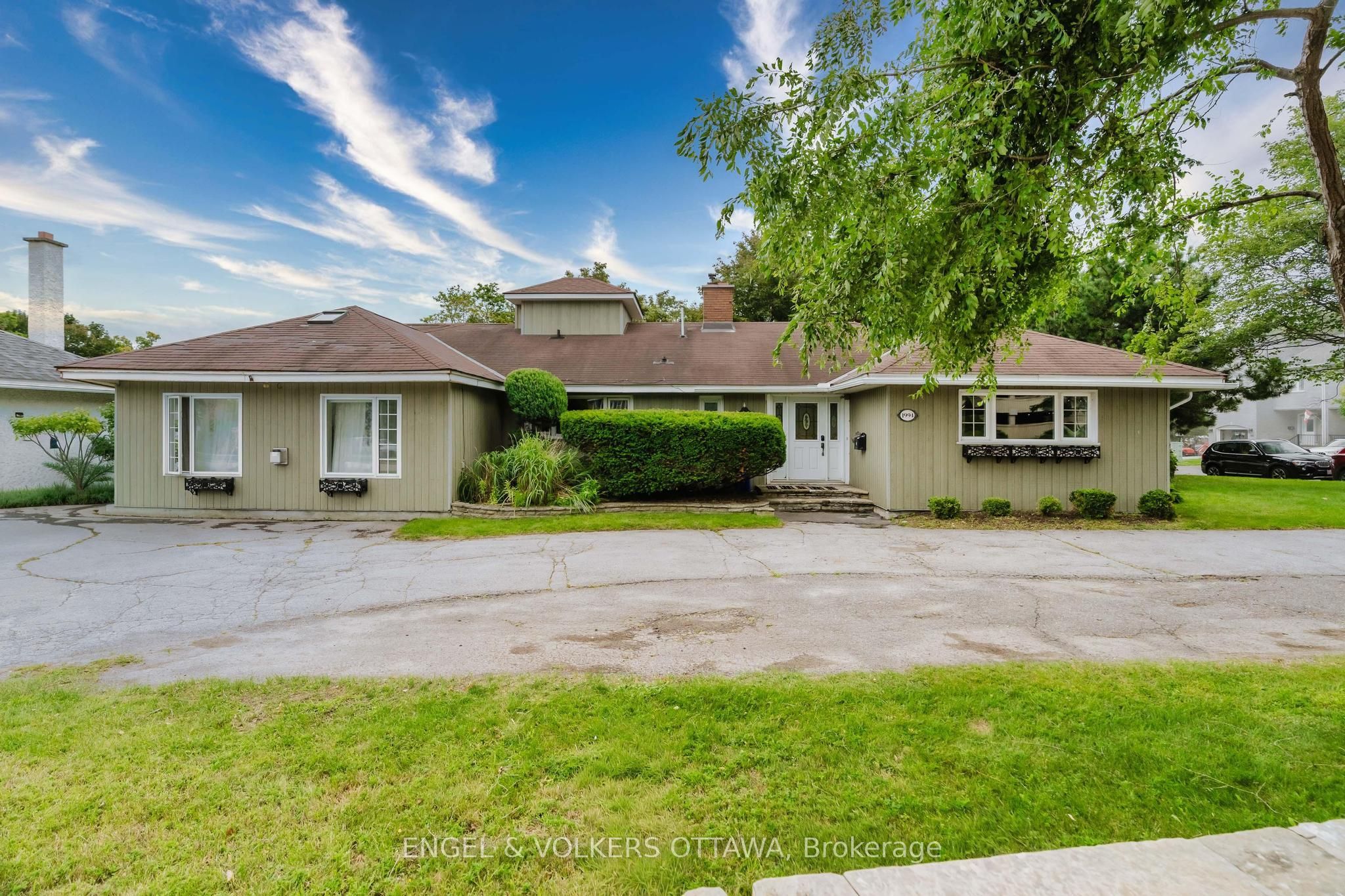 1994 Carling Avenue, McKellar Heights - Glabar Park and Area, ON K2A 1G1