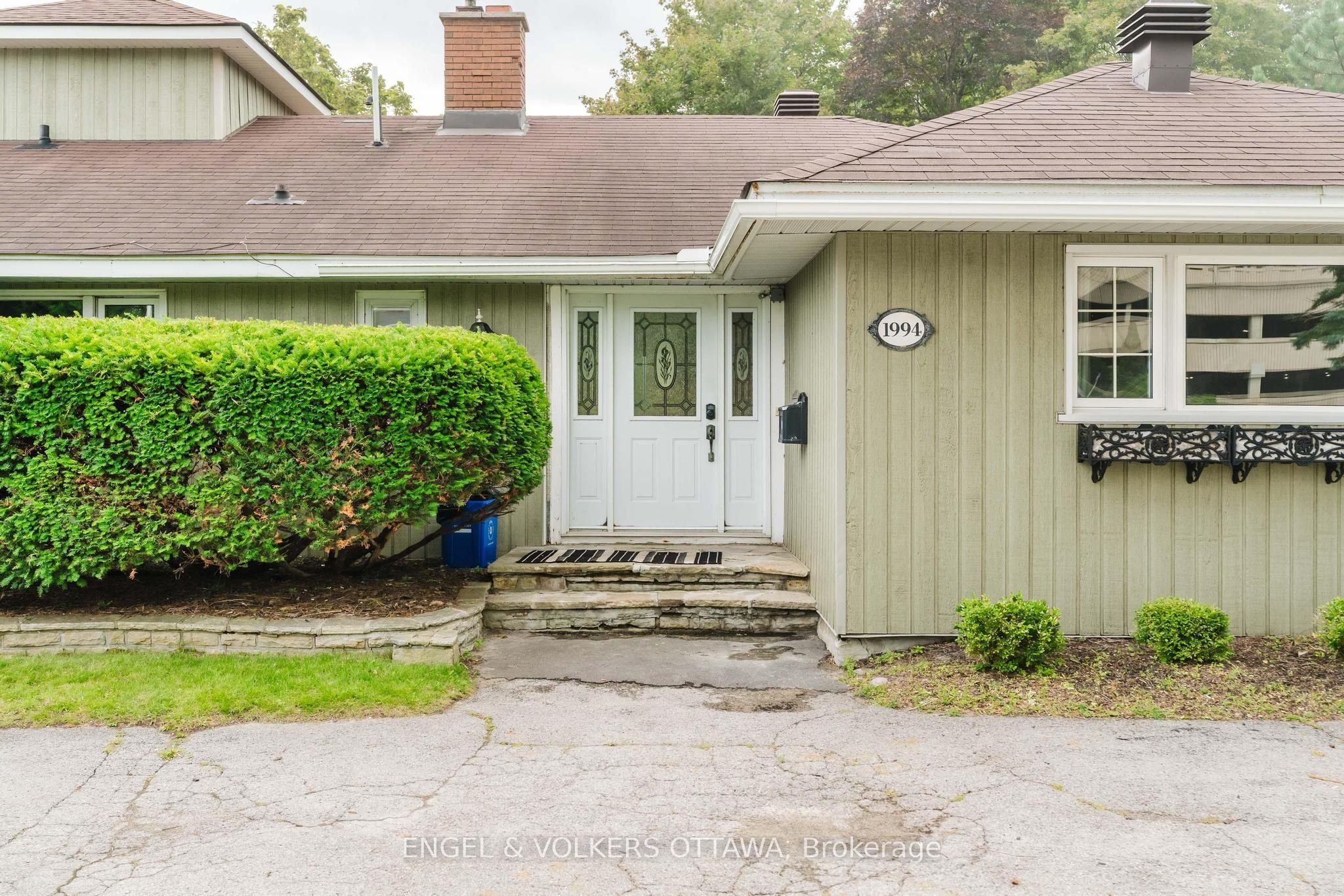 1994 Carling Avenue, McKellar Heights - Glabar Park and Area, ON K2A 1G1 photo 3