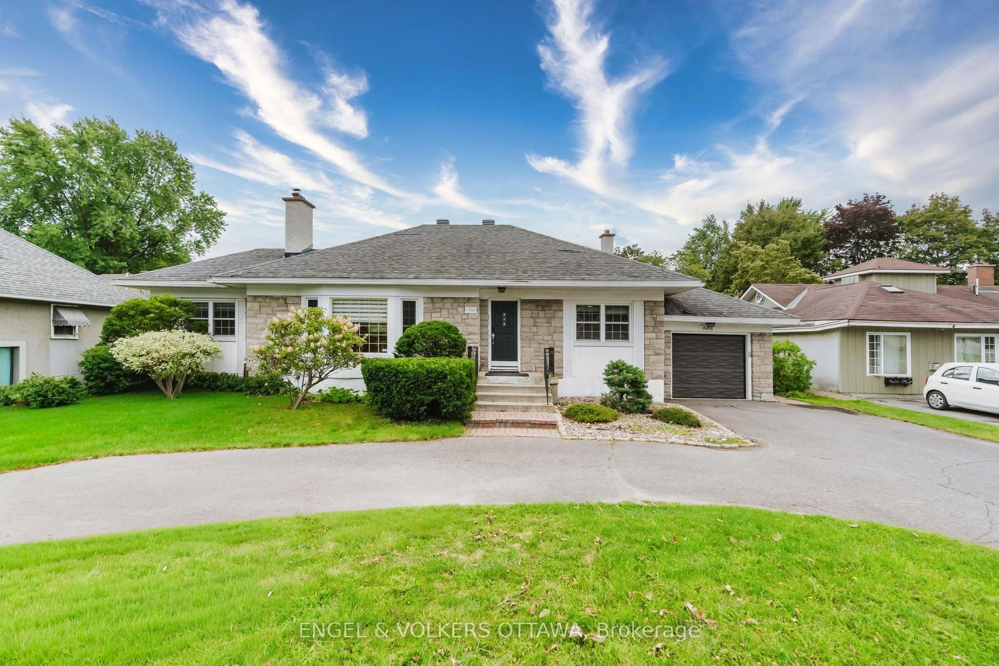 1988 Carling Avenue, McKellar Heights - Glabar Park and Area, ON K2A 1G1