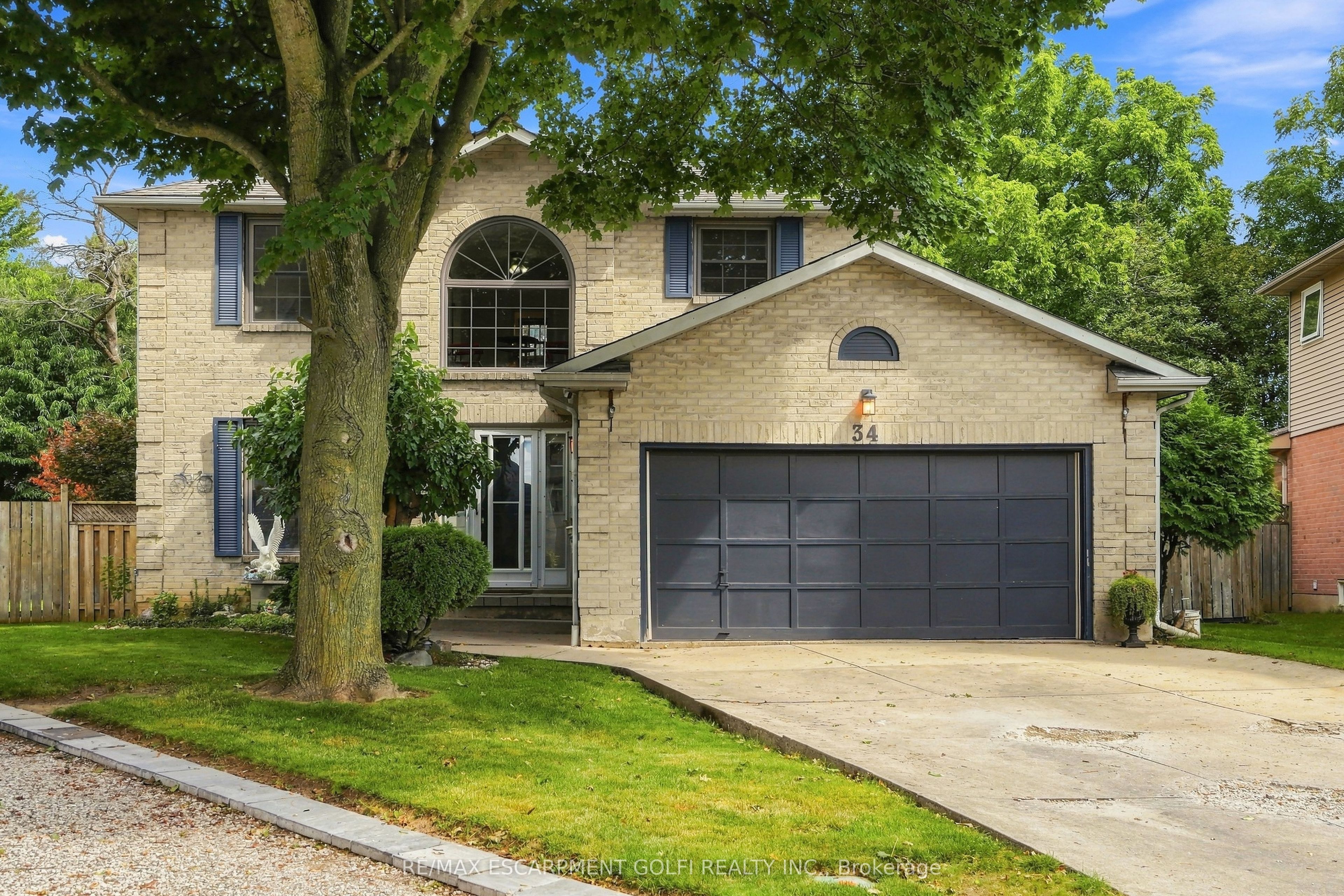 34 Lisajane Crescent, Hamilton, ON L9B 2N6
