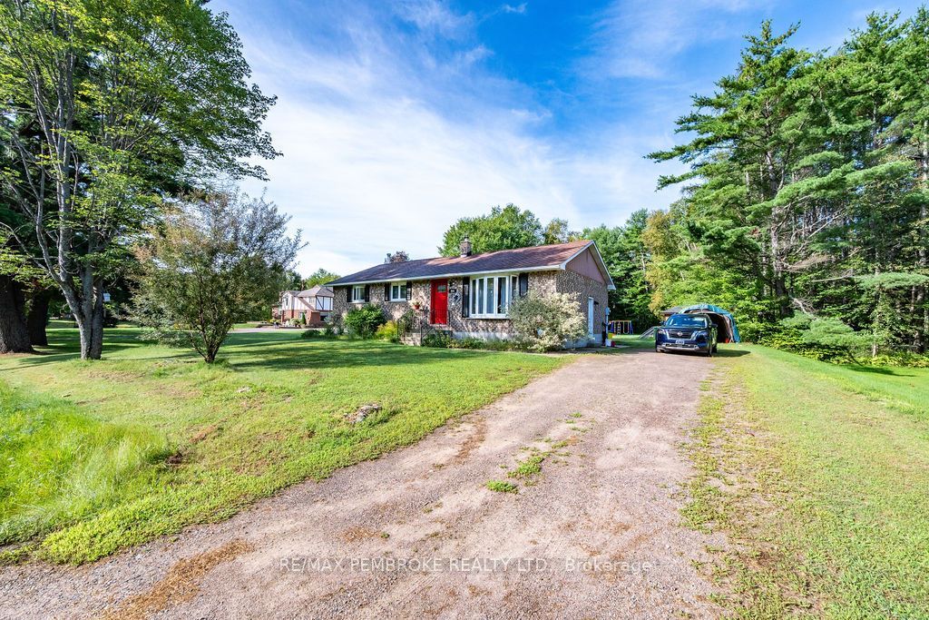 393 Biggs Road, Laurentian Valley, ON K8A 6W7 photo 2
