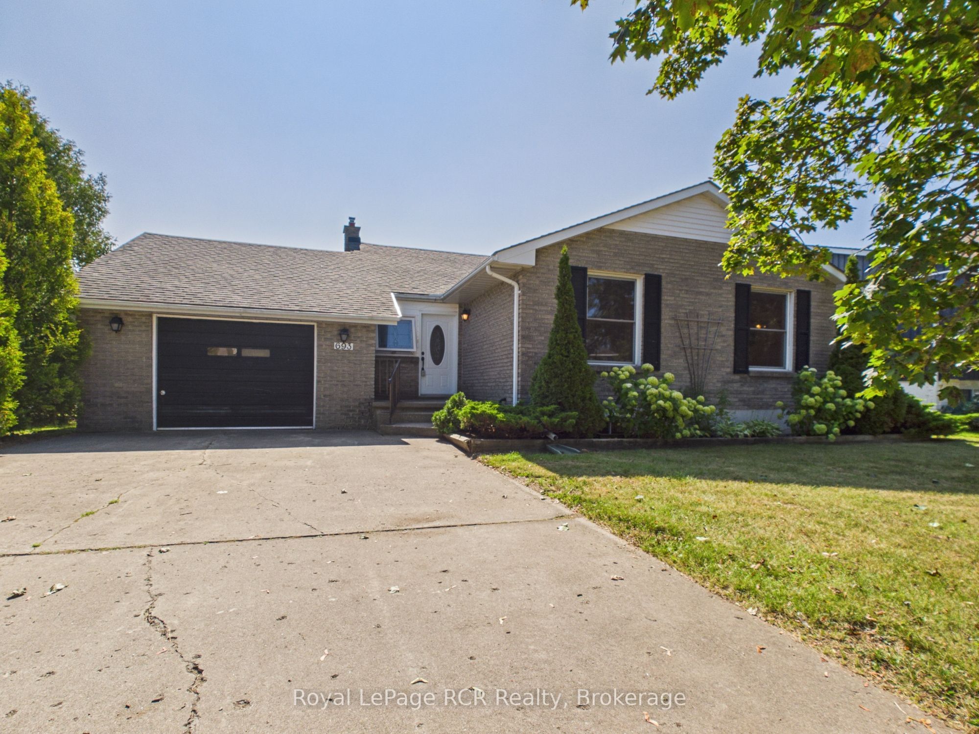 693 Macyoung Drive, Kincardine, ON N2Z 1T1