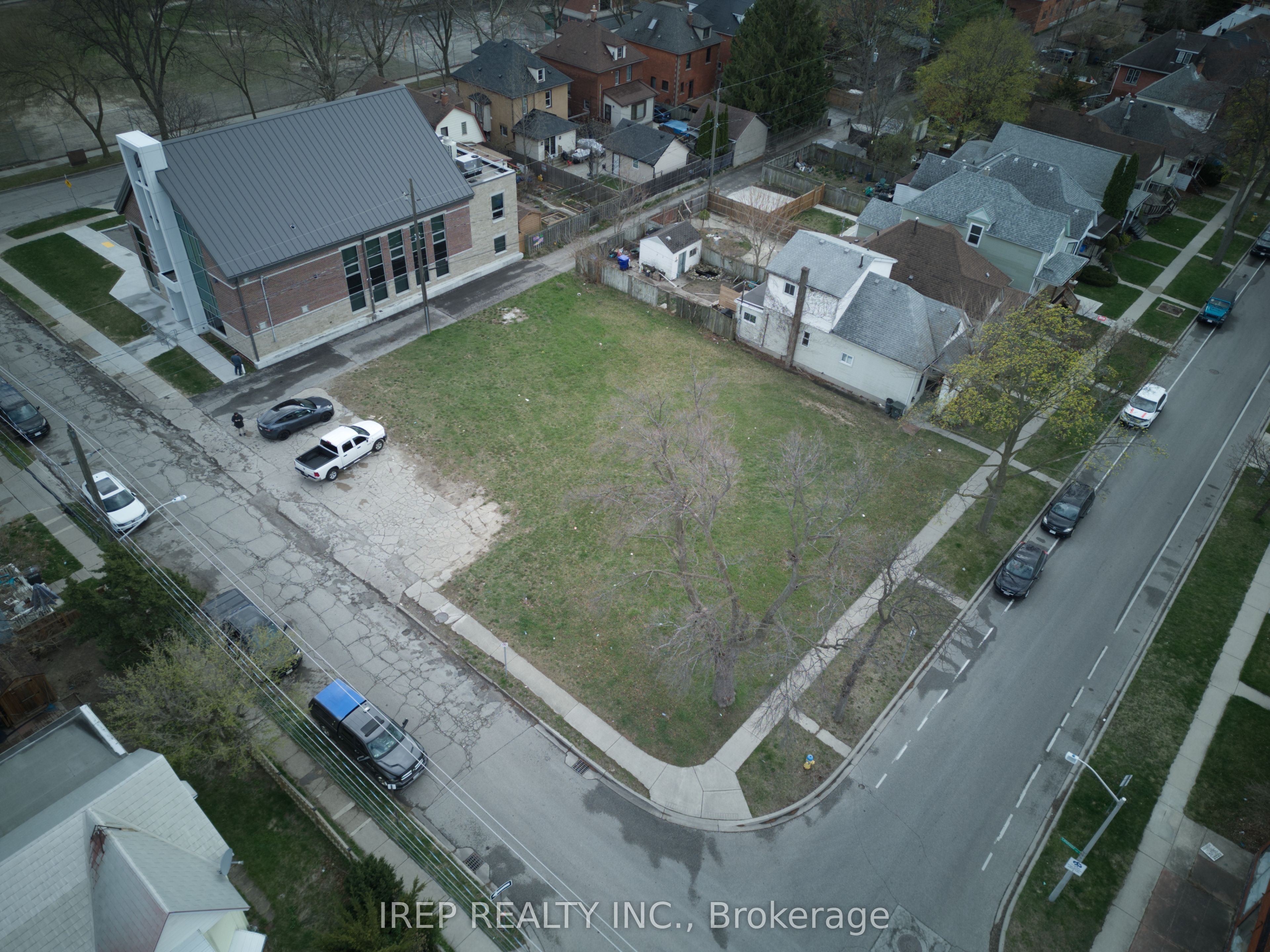 808 Lincoln Road, Windsor, ON N8Y 2H1