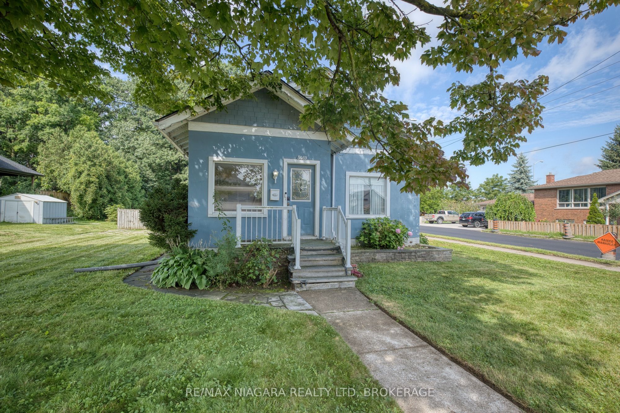 5469 Prince Edward Avenue, Niagara Falls, ON L2G 5H7 photo 2