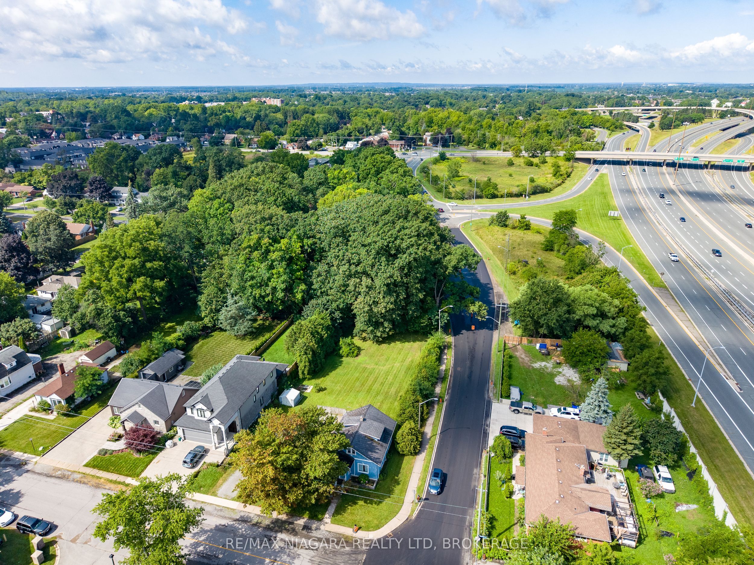 5469 Prince Edward Avenue, Niagara Falls, ON L2G 5H7 photo 4