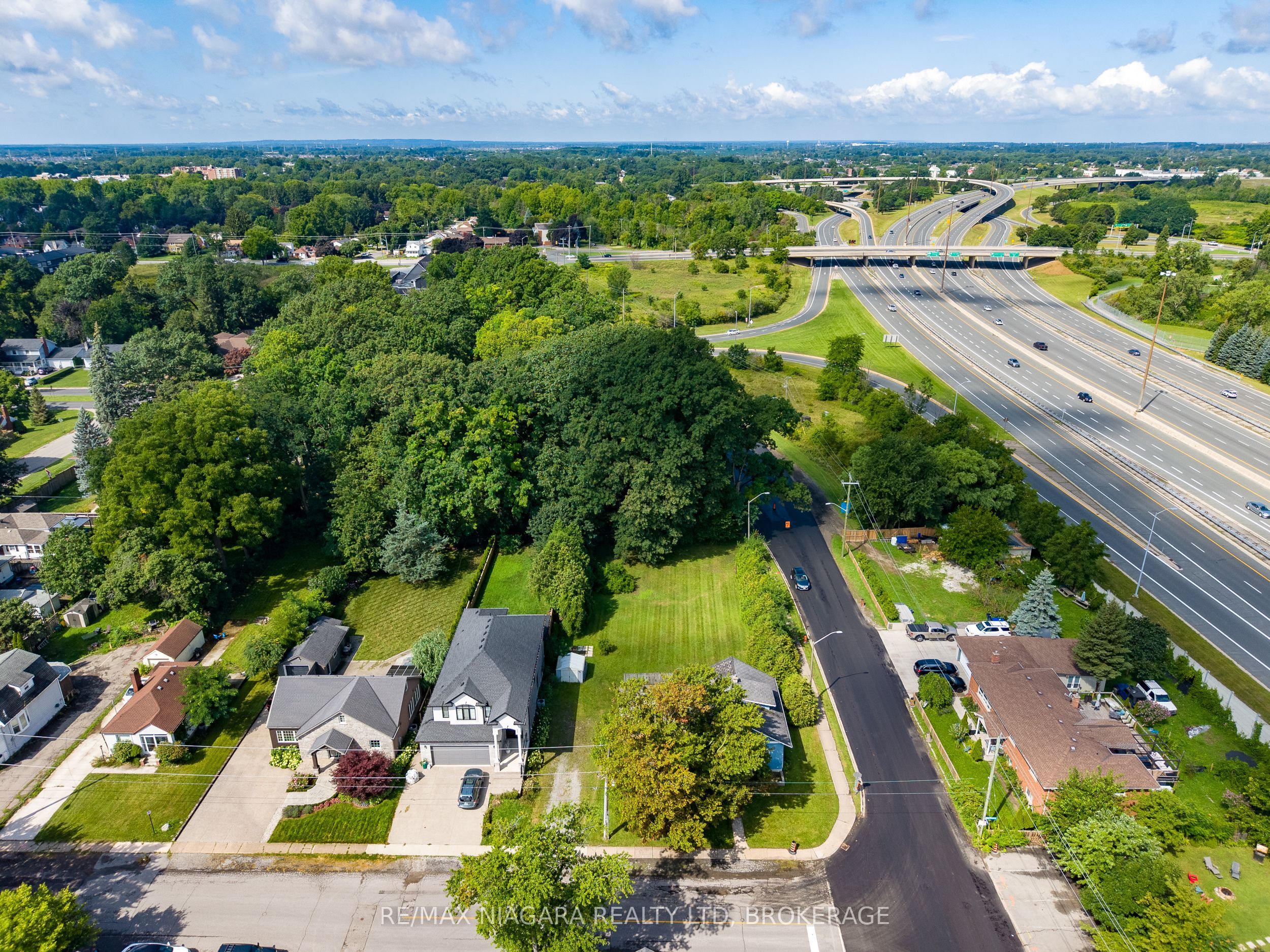5469 Prince Edward Avenue, Niagara Falls, ON L2G 5H7 photo 5