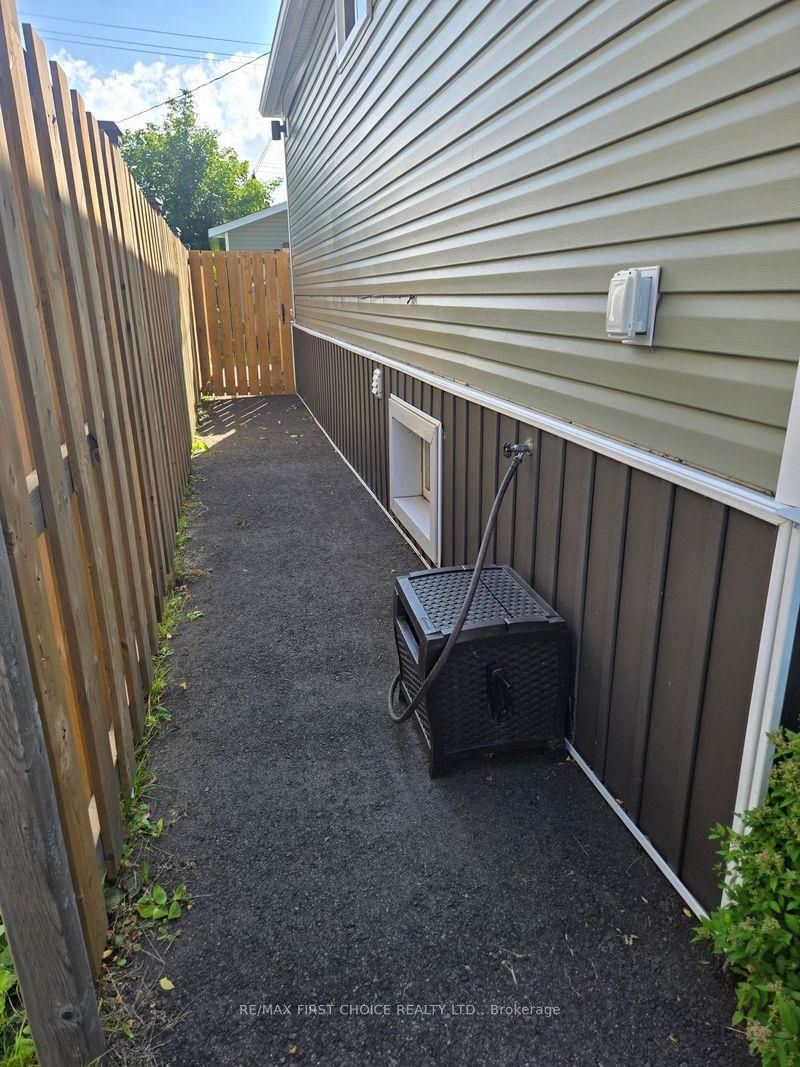 734 Franklin Street S, Thunder Bay, ON P7E 1R9 photo 5