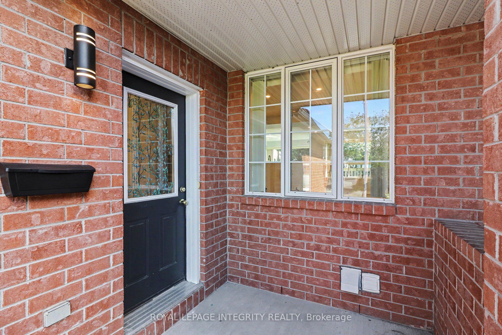 15 Angus Drive, Kanata, ON K2L 4E6 photo 2