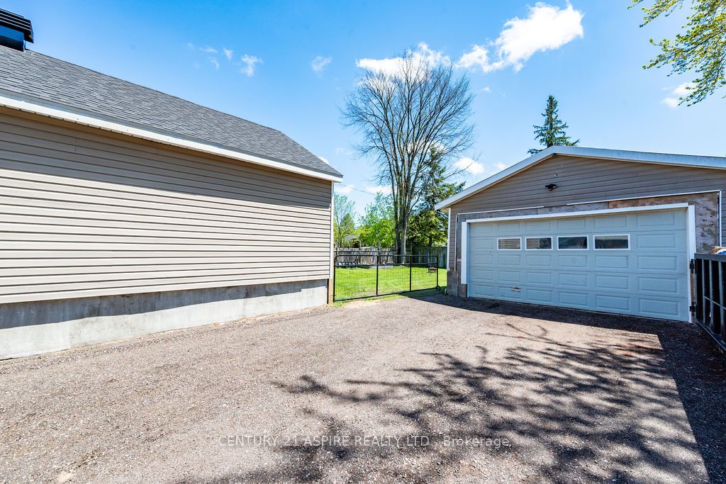 20 Hilda Street, Petawawa, ON K8H 1T6 photo 4