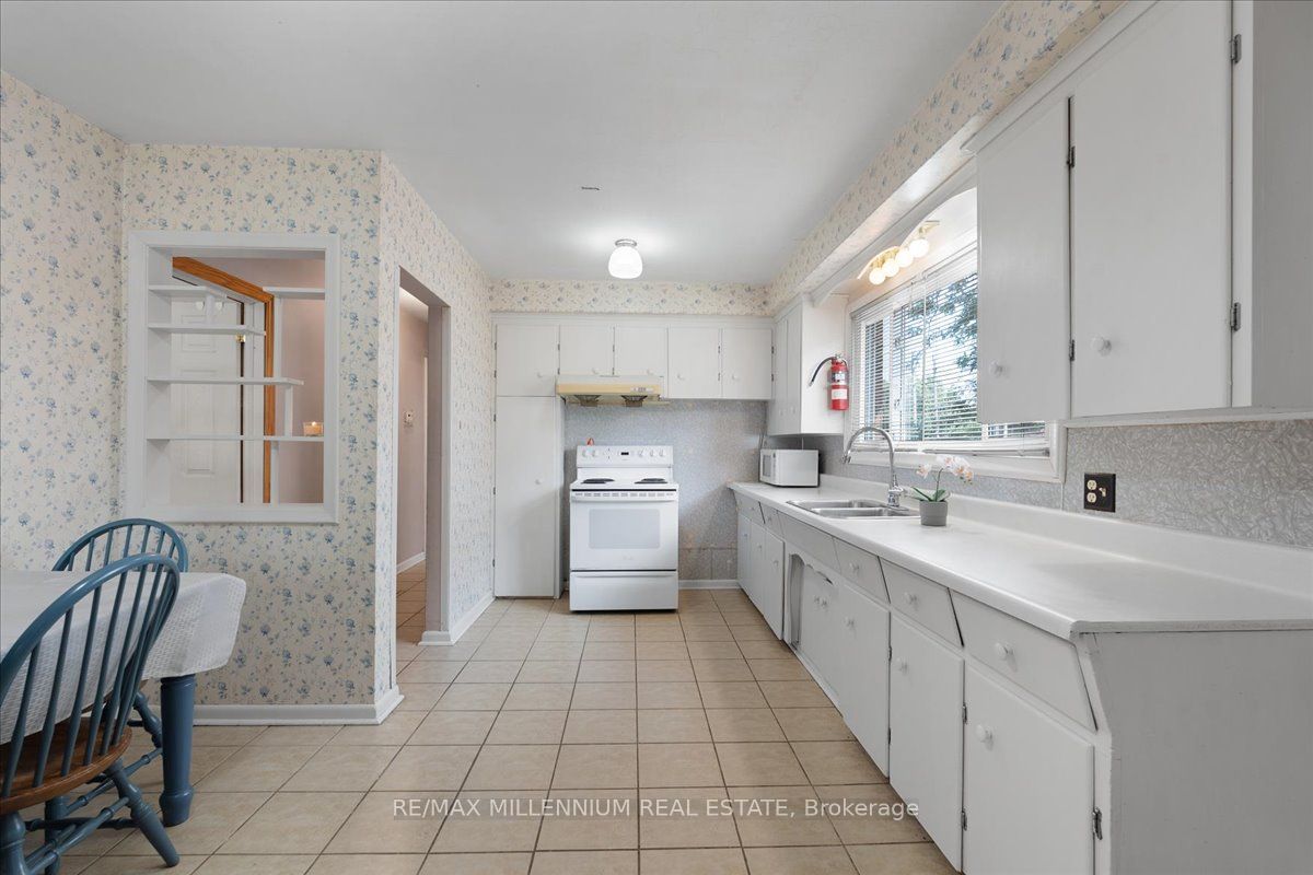 37 Radford Street, Hamilton, ON L8S 3E5 photo 5