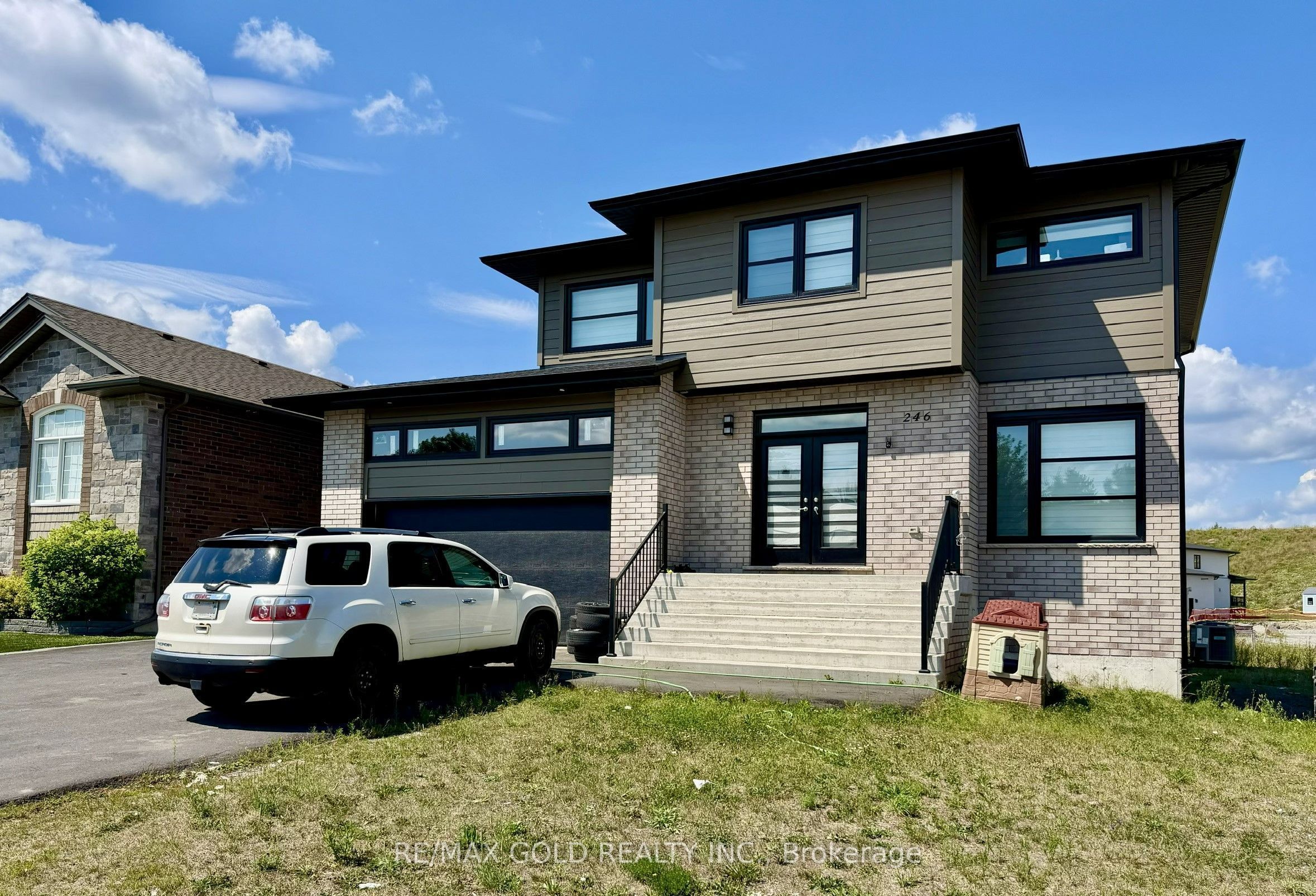 246 Jeanine Street N, Greater Sudbury, ON P3B 0E5 photo 2