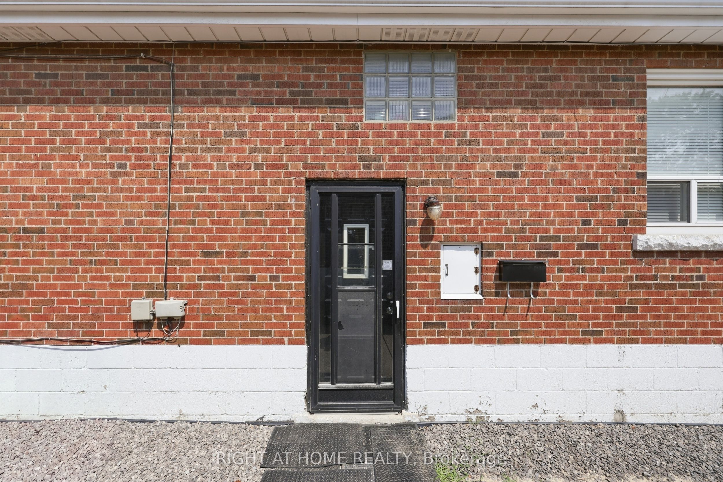 38 Martin Road Basement, Hamilton, ON L8K 3N1 photo 4