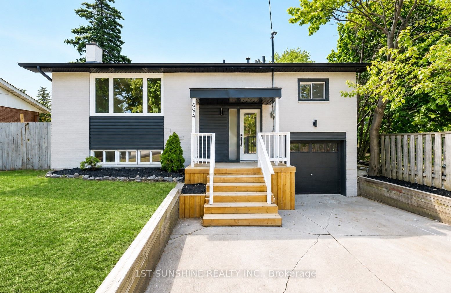 694 Upper Ottawa Street, Hamilton, ON L8T 3T6
