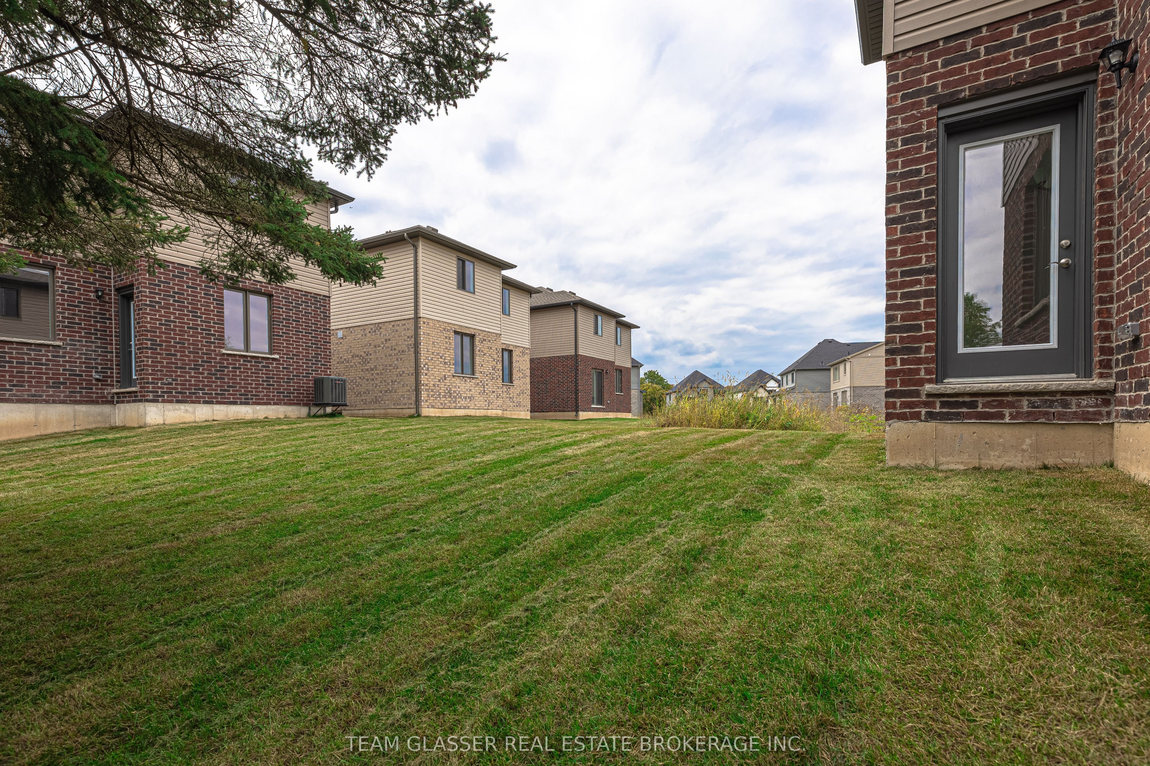 3465 ORIOLE Circle E, London South, ON N6N 1K6 photo 5