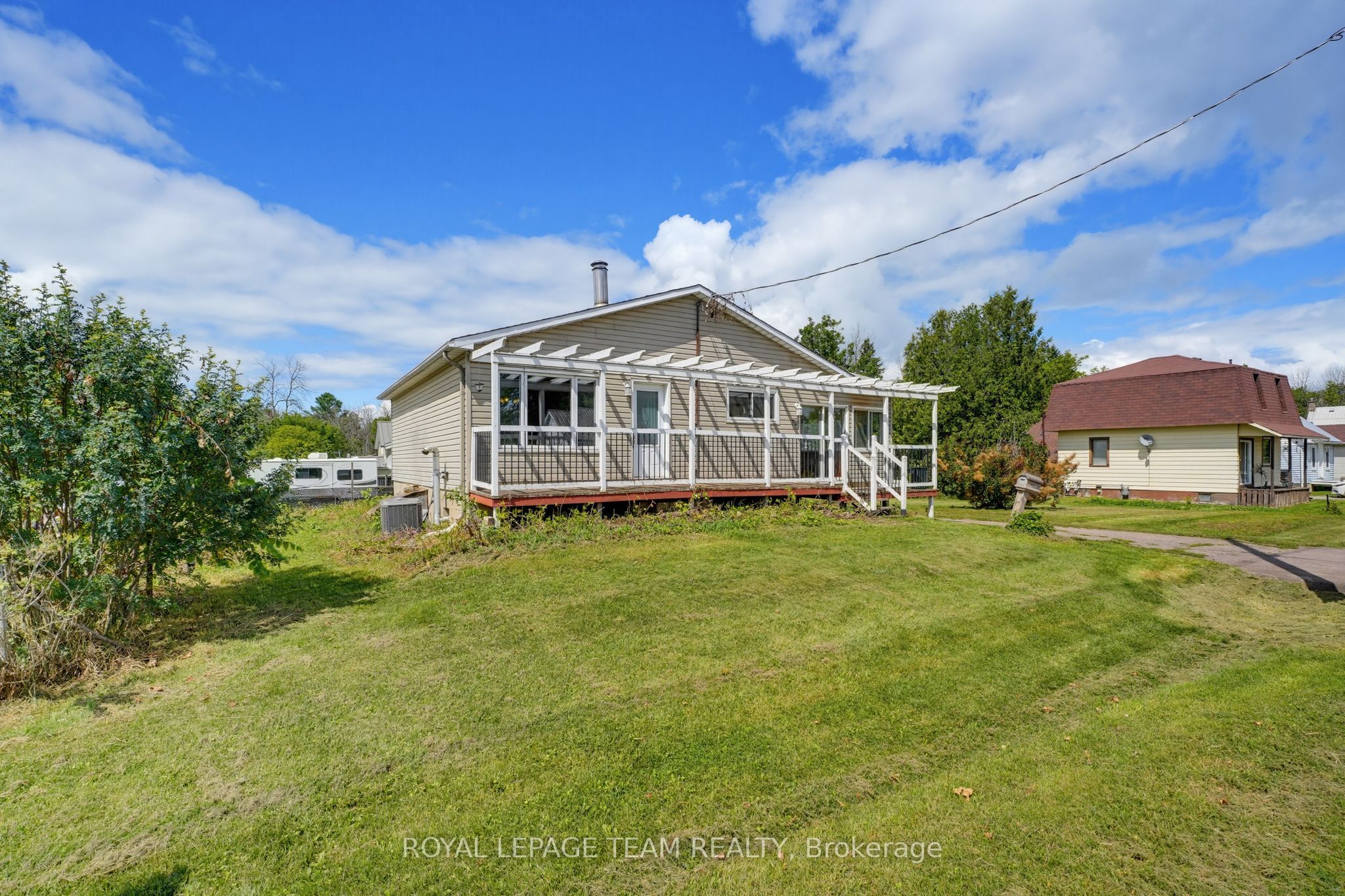 550 Giroux Street, Pembroke, ON K8A 4G5 photo 2