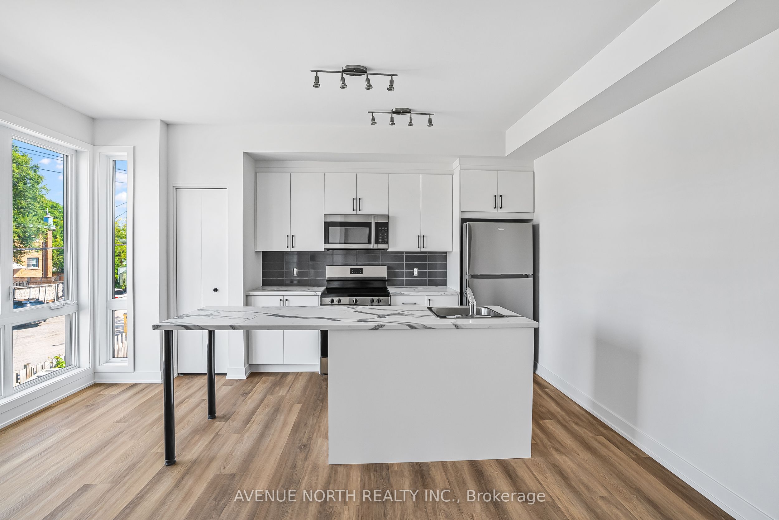391 DIEPPE Street 04, Vanier and Kingsview Park, ON K1L 6V3 photo 3