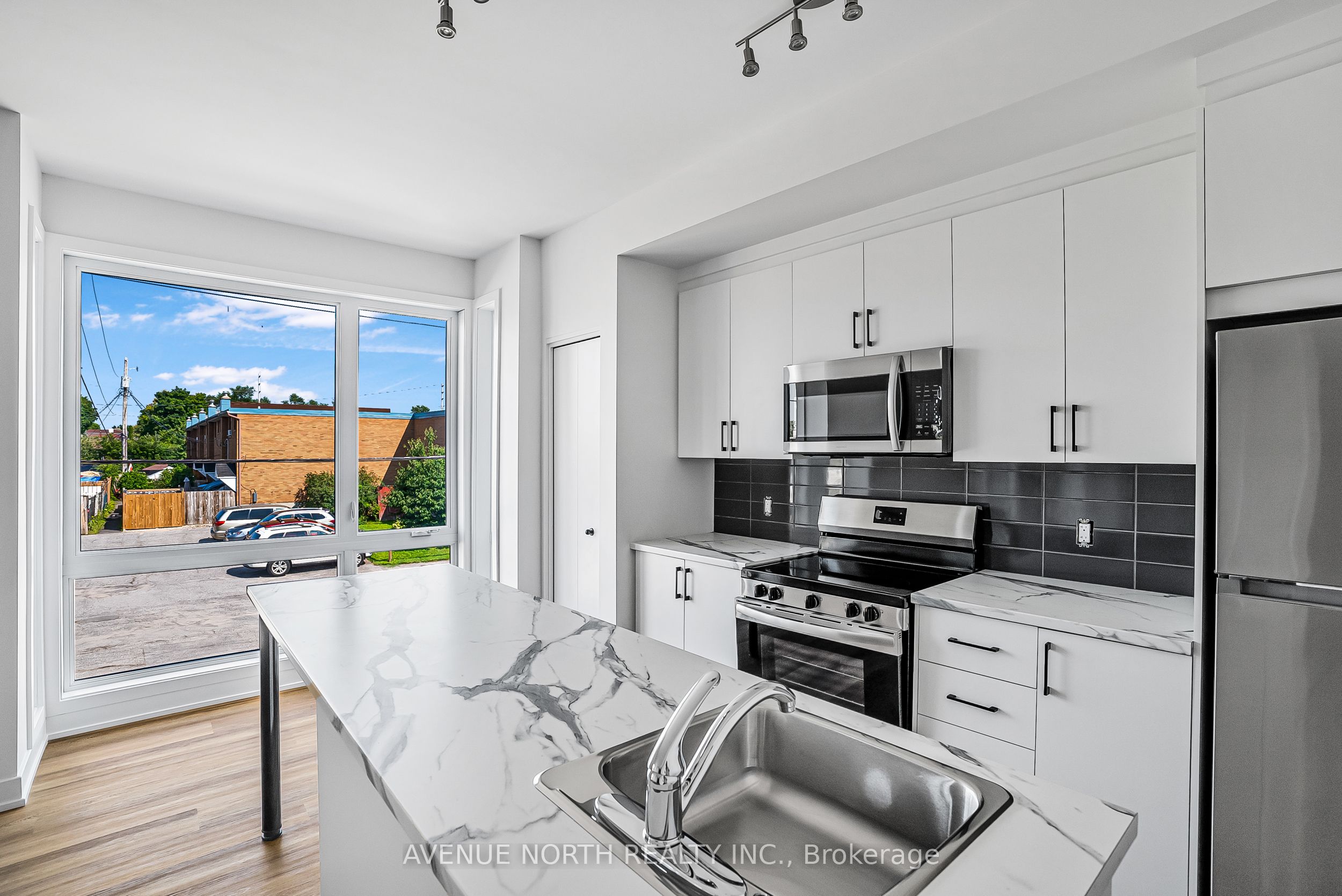 391 DIEPPE Street 04, Vanier and Kingsview Park, ON K1L 6V3 photo 4