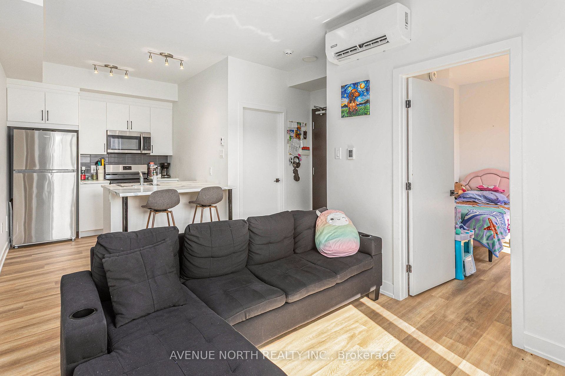 391 Dieppe Street 02, Vanier and Kingsview Park, ON K1L 6V3 photo 2