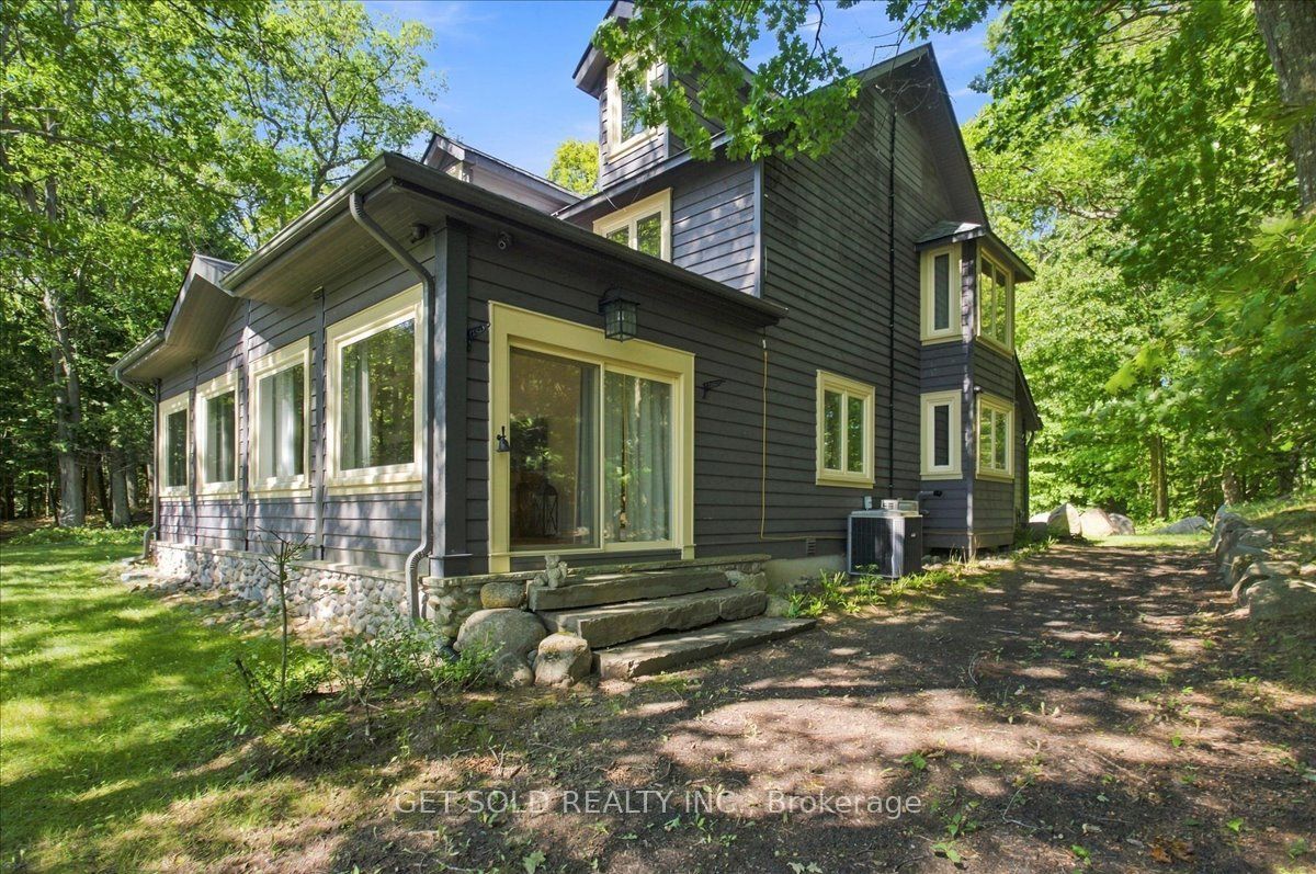 2045 Muskoka Road 118 W Unit 2, Muskoka Lakes, ON P1L 1W8 photo 3
