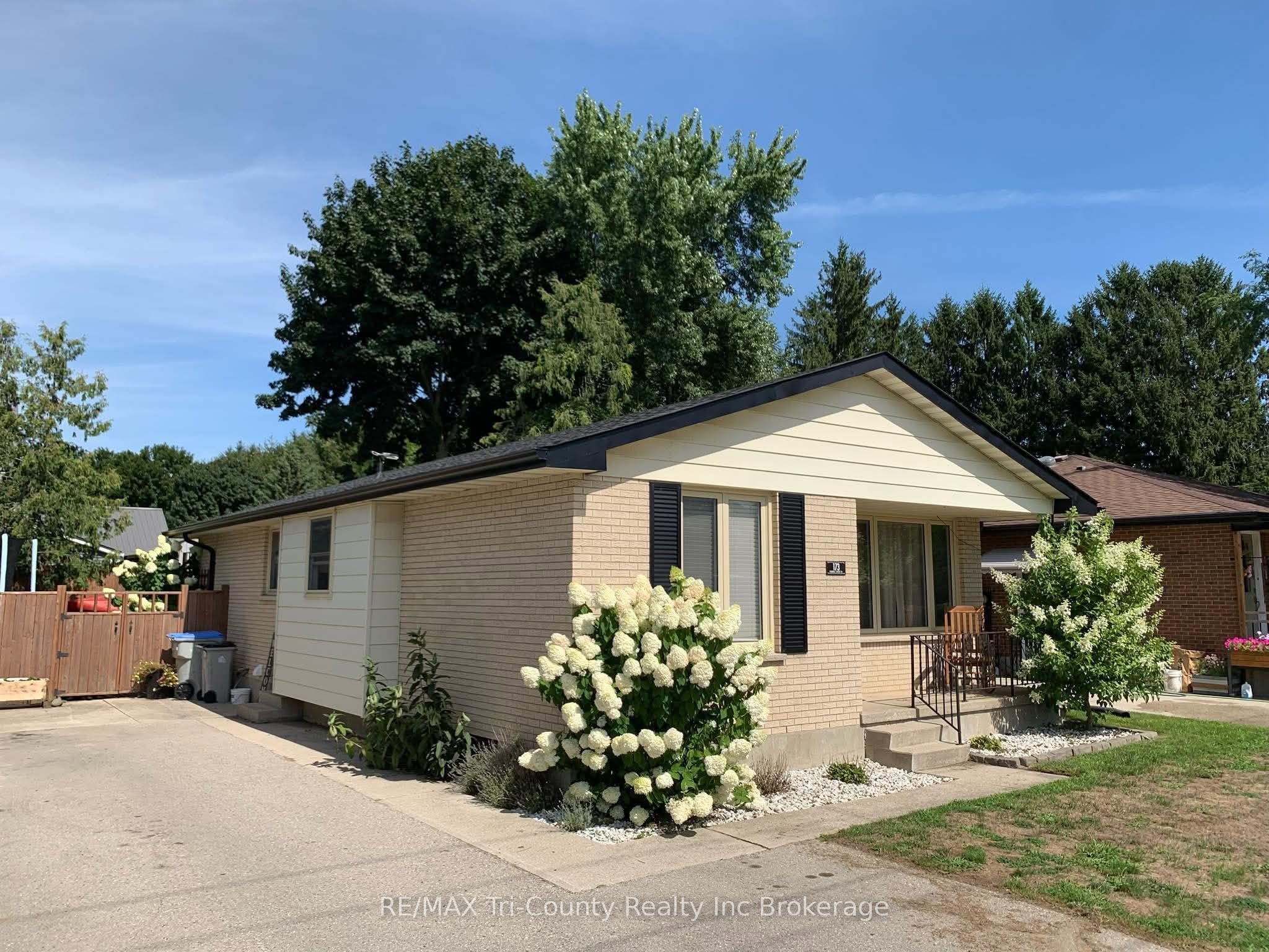 173 Carroll Street W, Strathroy-Caradoc, ON N7G 3P8 photo 2