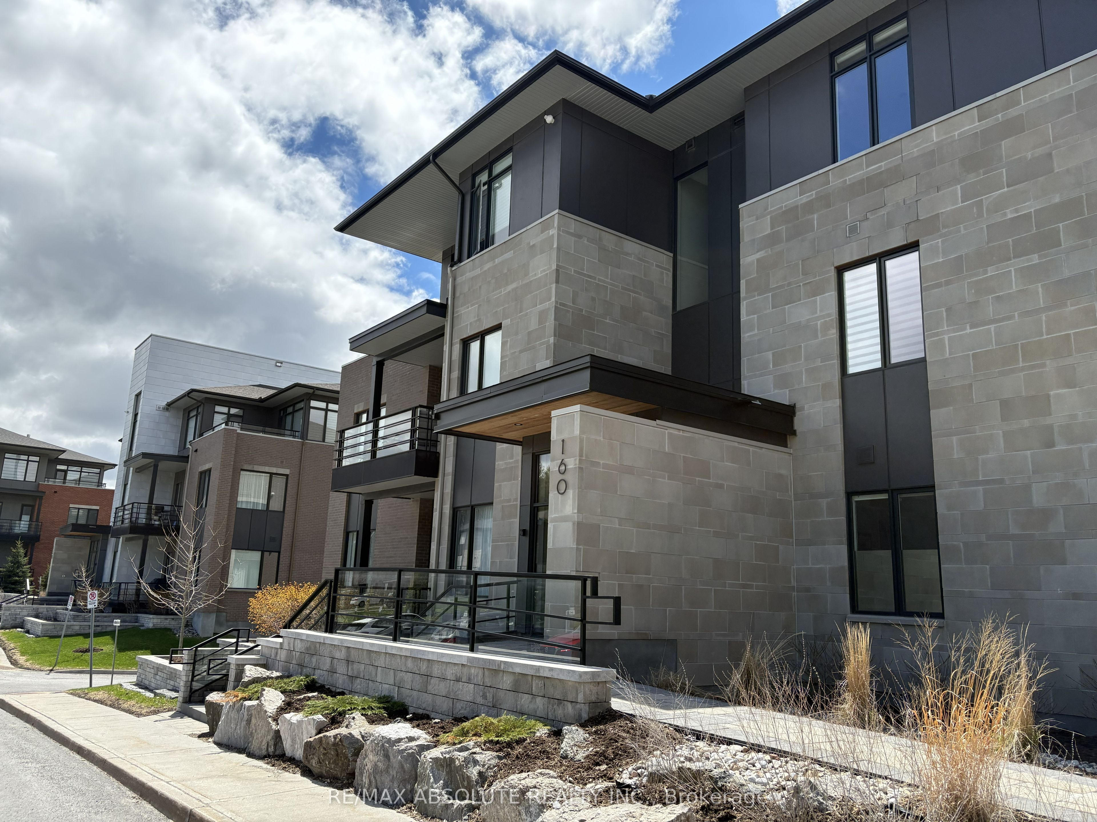 160 Boundstone Way 103, Kanata, ON K2T 0M8 photo 2