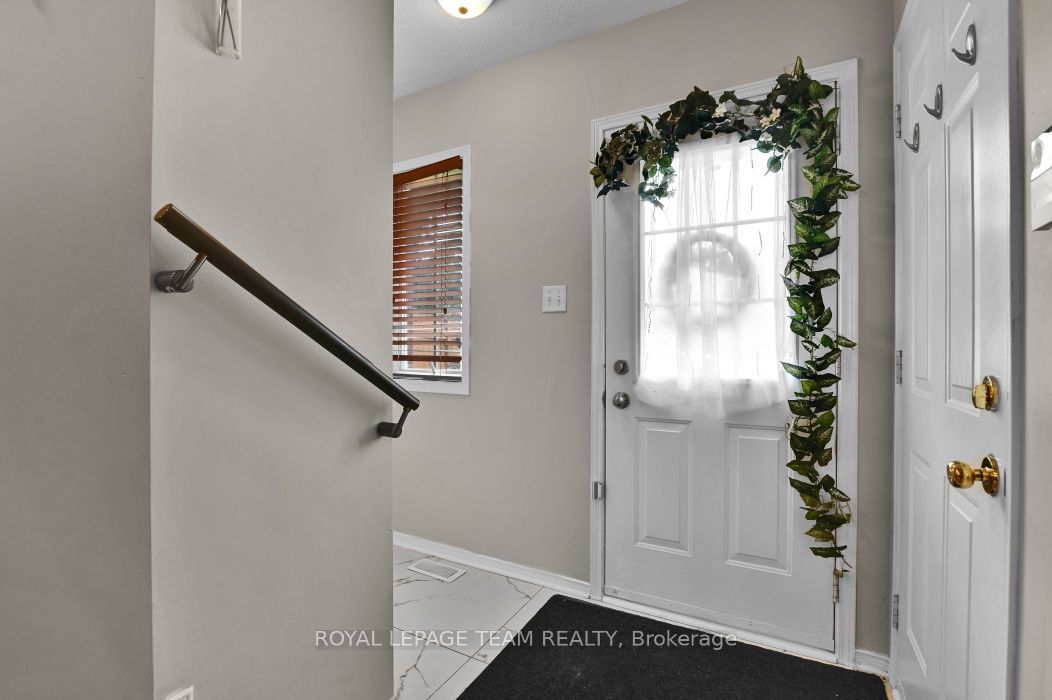 7 Karendale Street, Barrhaven, ON K2G 6V7 photo 3